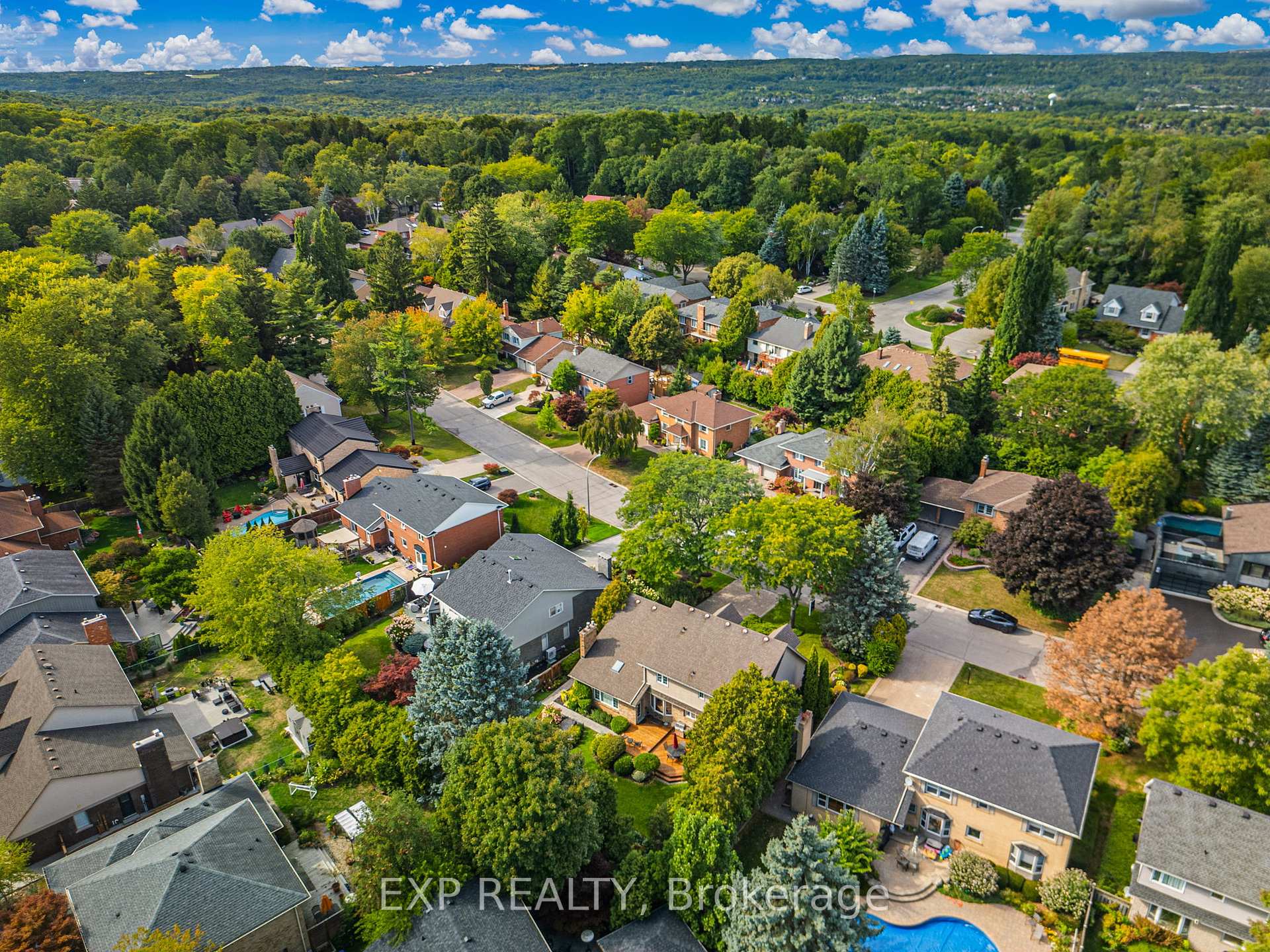 Photo 49 of 158 Broad Leaf Crescent, Hamilton, Ancaster — HOMEH