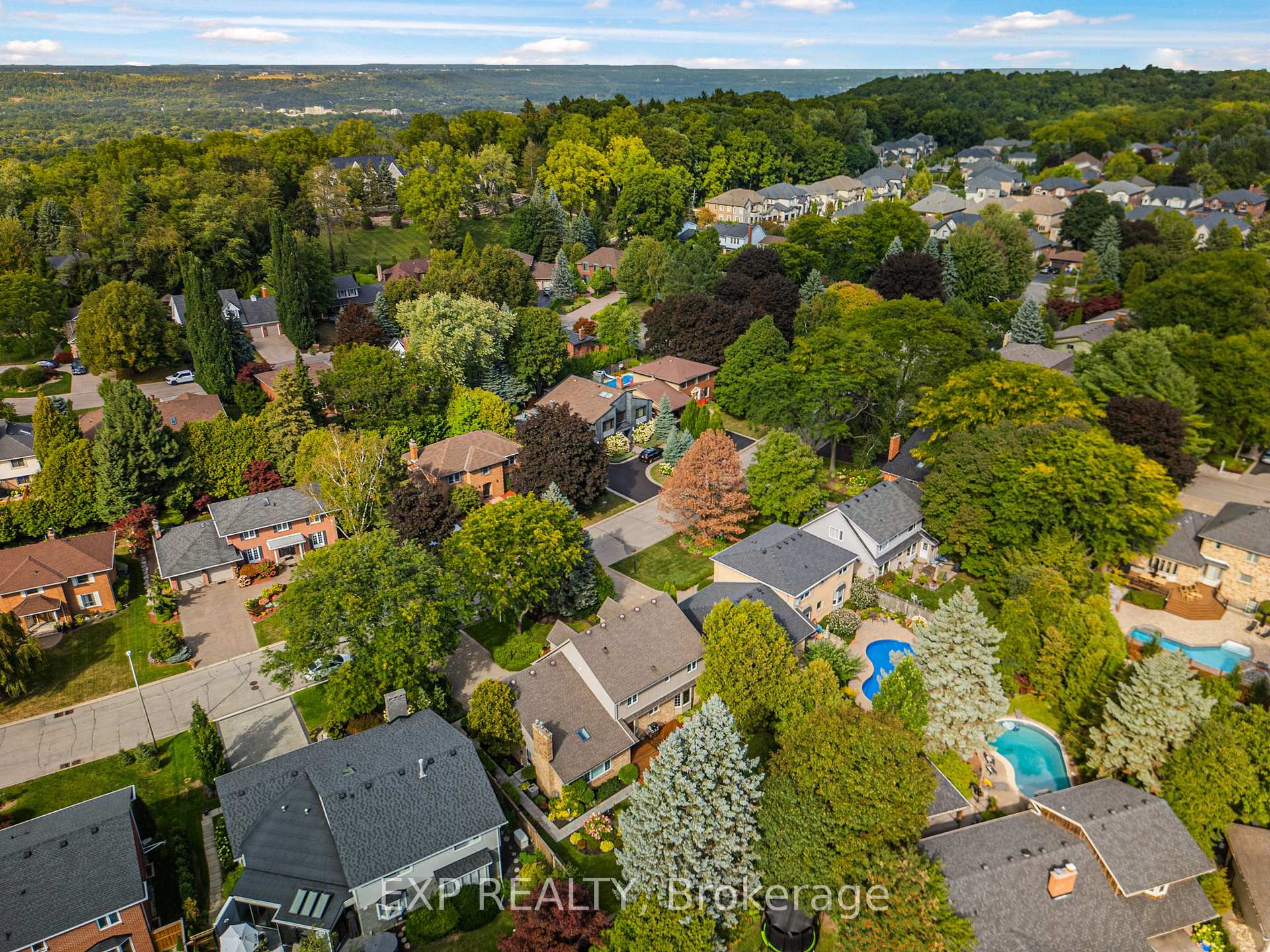 Photo 50 of 158 Broad Leaf Crescent, Hamilton, Ancaster — HOMEH