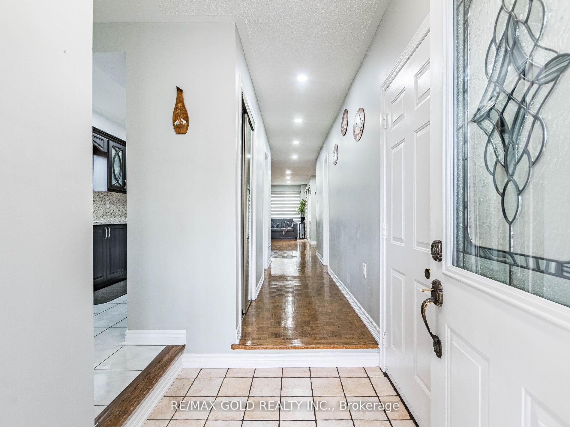 Photo 9 of 14 Kentucky Drive, Brampton, Fletcher's Creek South — HOMEH