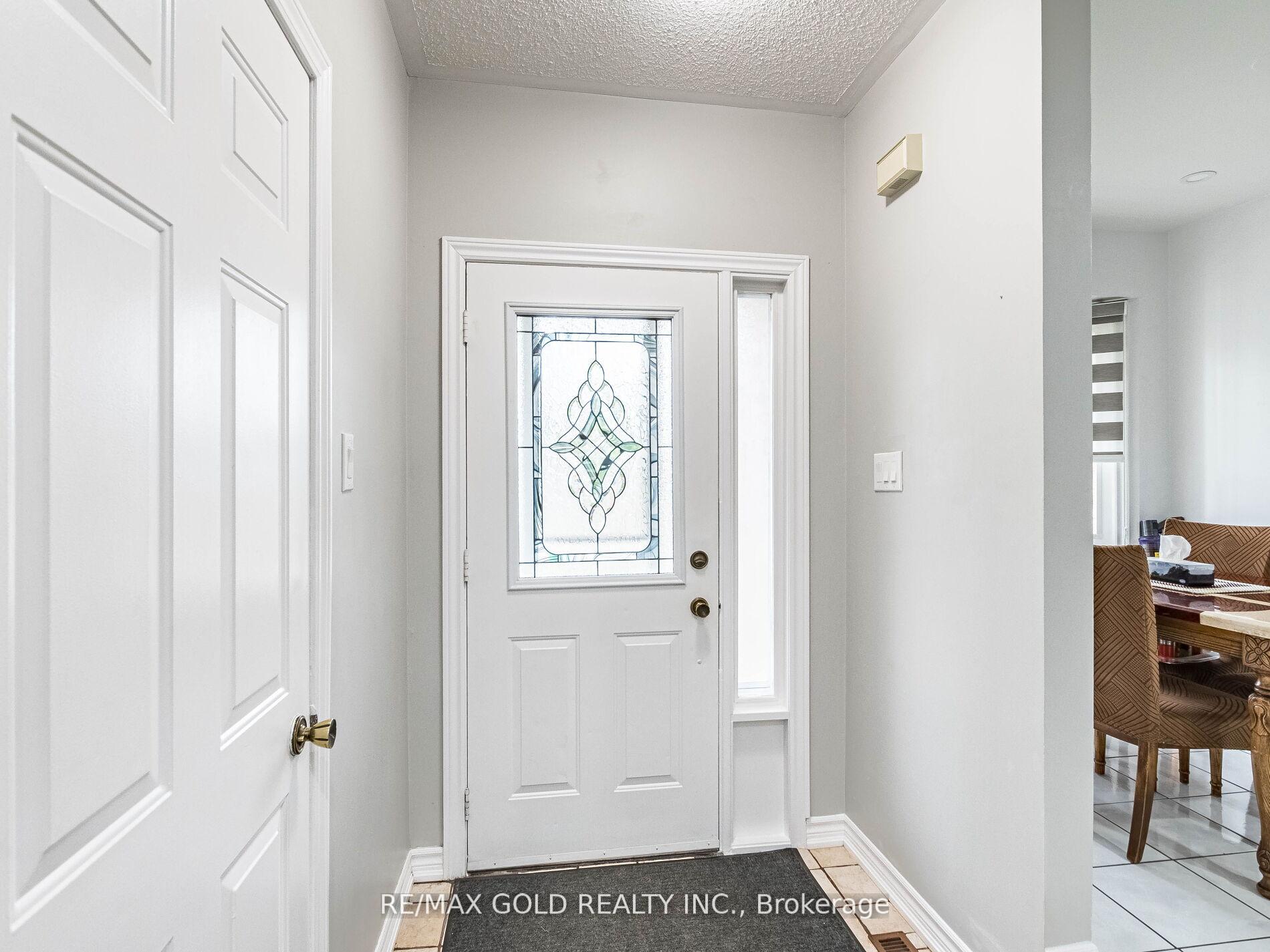 Photo 13 of 14 Kentucky Drive, Brampton, Fletcher's Creek South — HOMEH