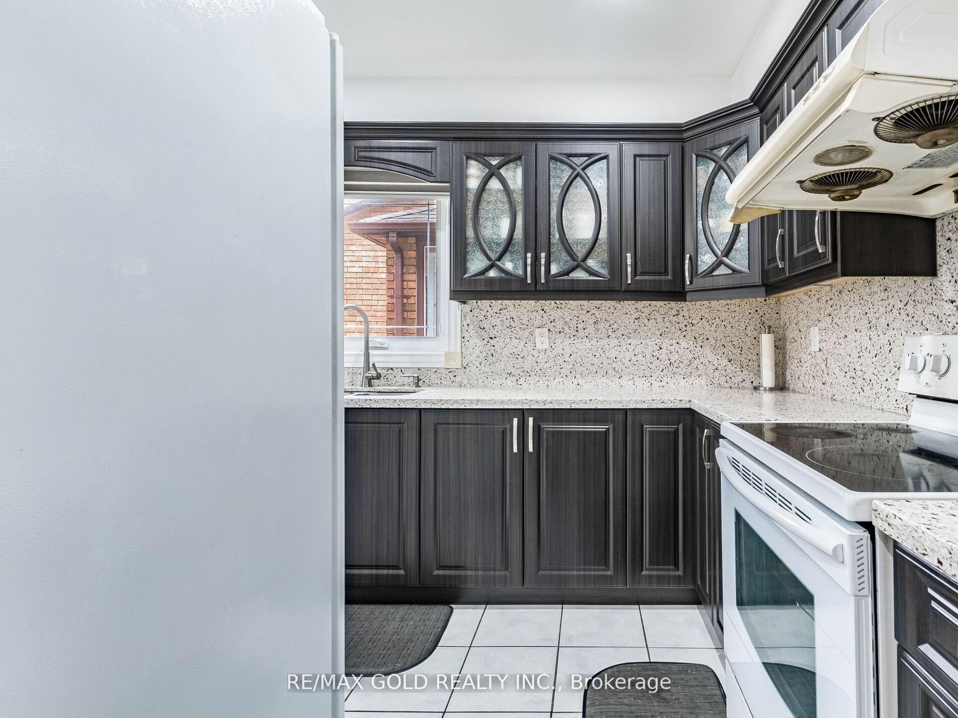 Photo 14 of 14 Kentucky Drive, Brampton, Fletcher's Creek South — HOMEH
