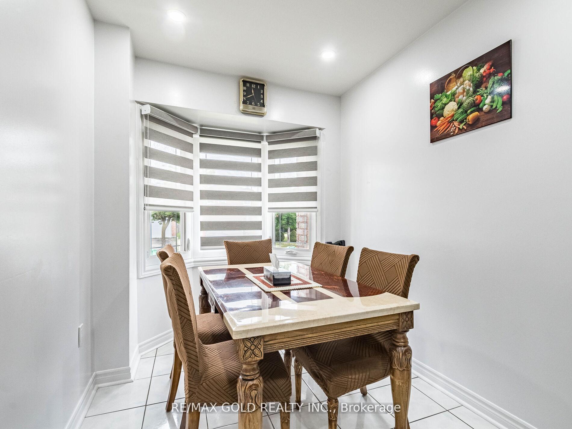 Photo 5 of 14 Kentucky Drive, Brampton, Fletcher's Creek South — HOMEH