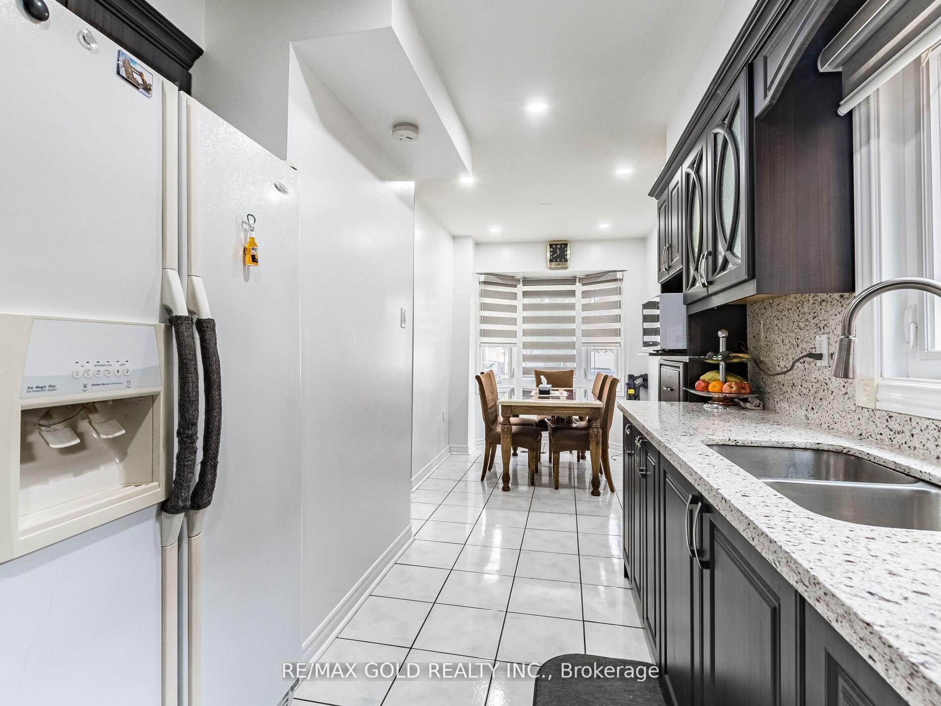 Photo 12 of 14 Kentucky Drive, Brampton, Fletcher's Creek South — HOMEH