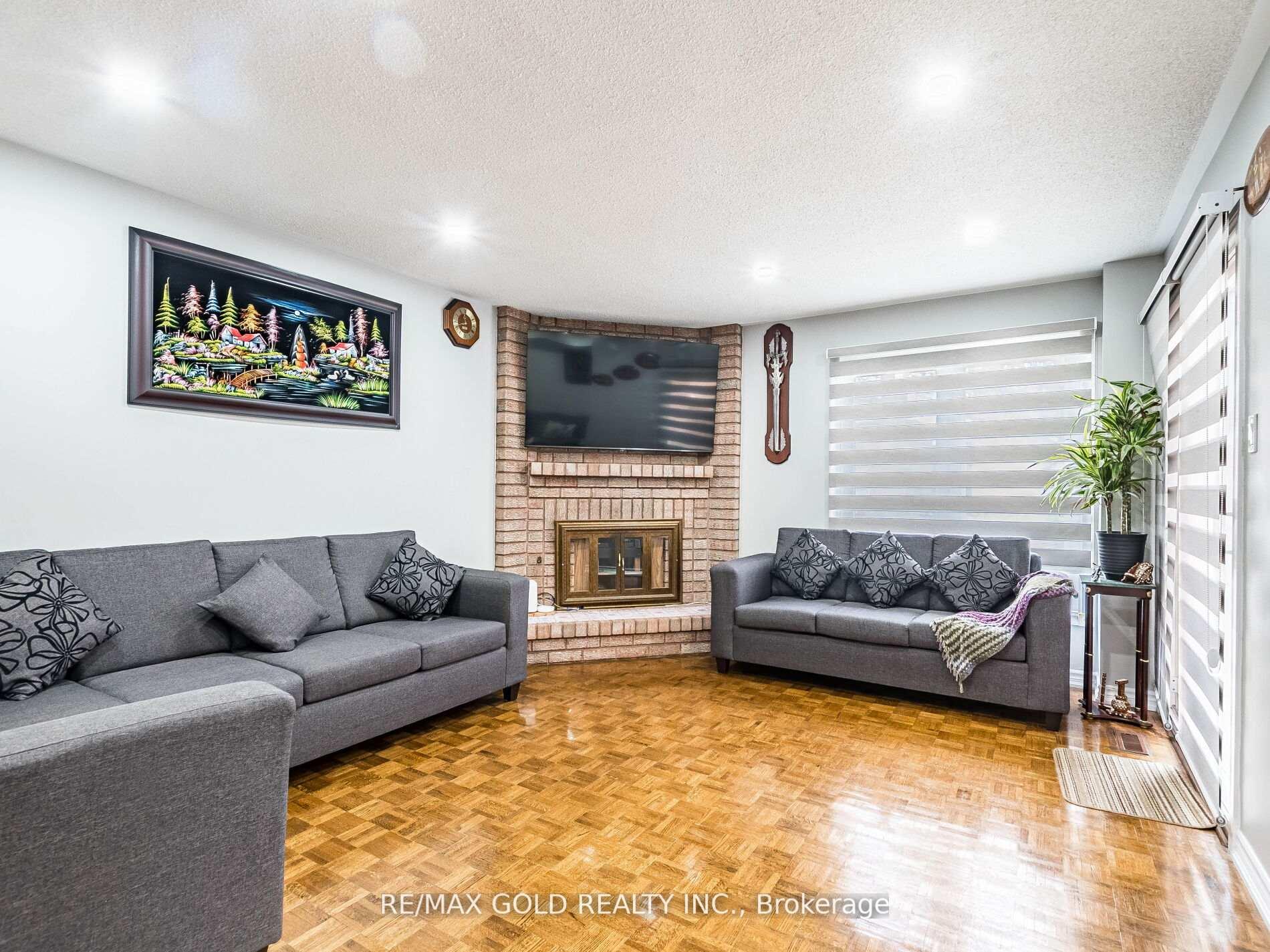 Photo 7 of 14 Kentucky Drive, Brampton, Fletcher's Creek South — HOMEH
