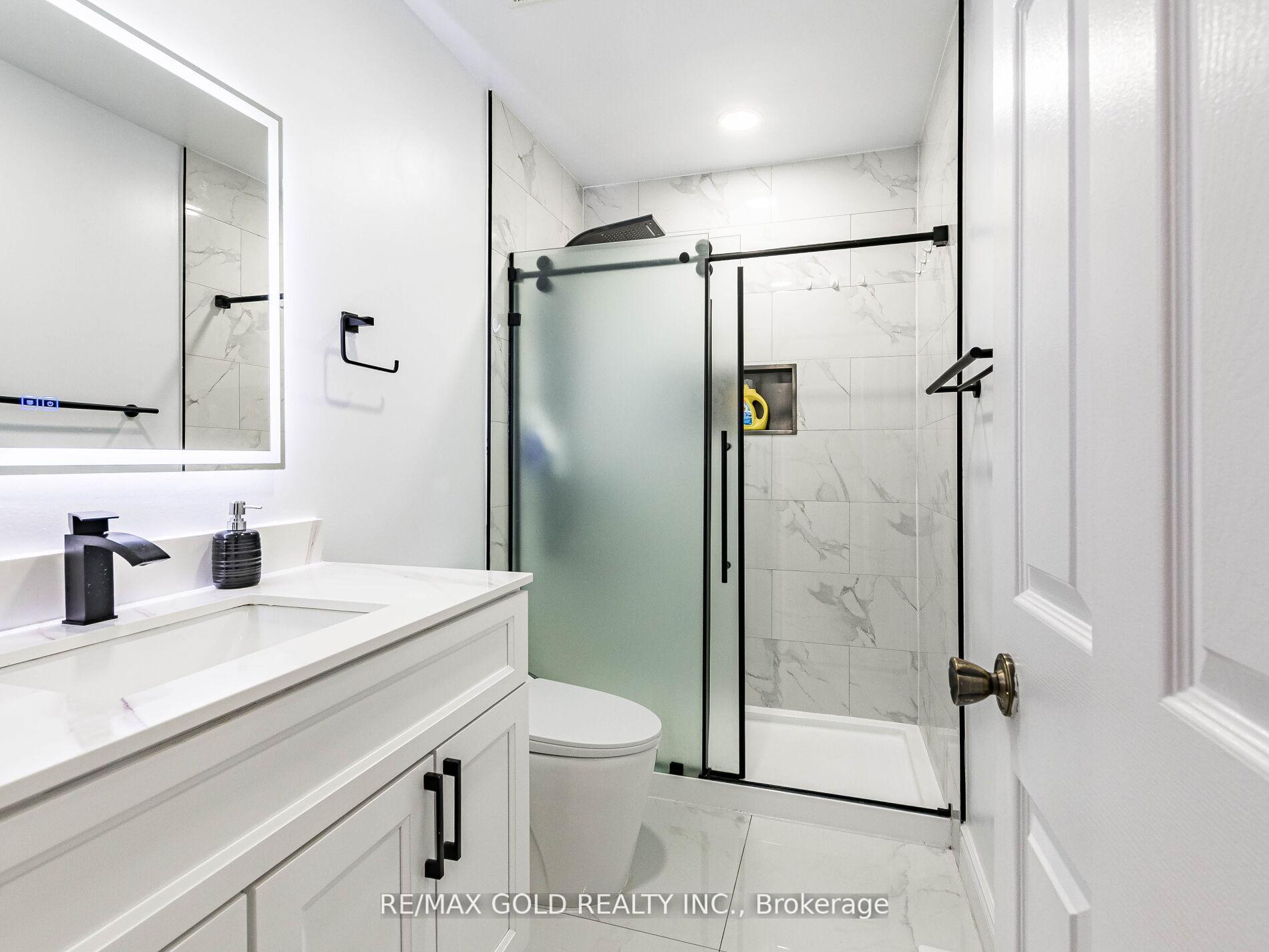Photo 10 of 14 Kentucky Drive, Brampton, Fletcher's Creek South — HOMEH