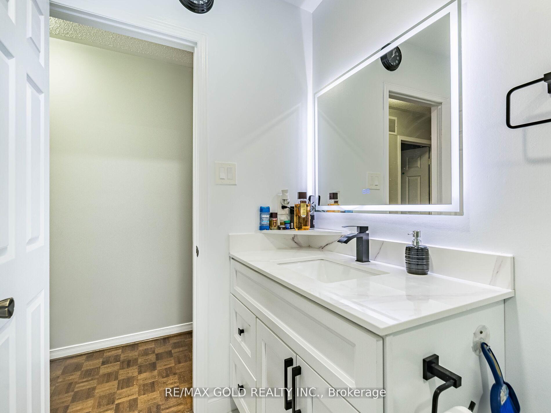 Photo 18 of 14 Kentucky Drive, Brampton, Fletcher's Creek South — HOMEH