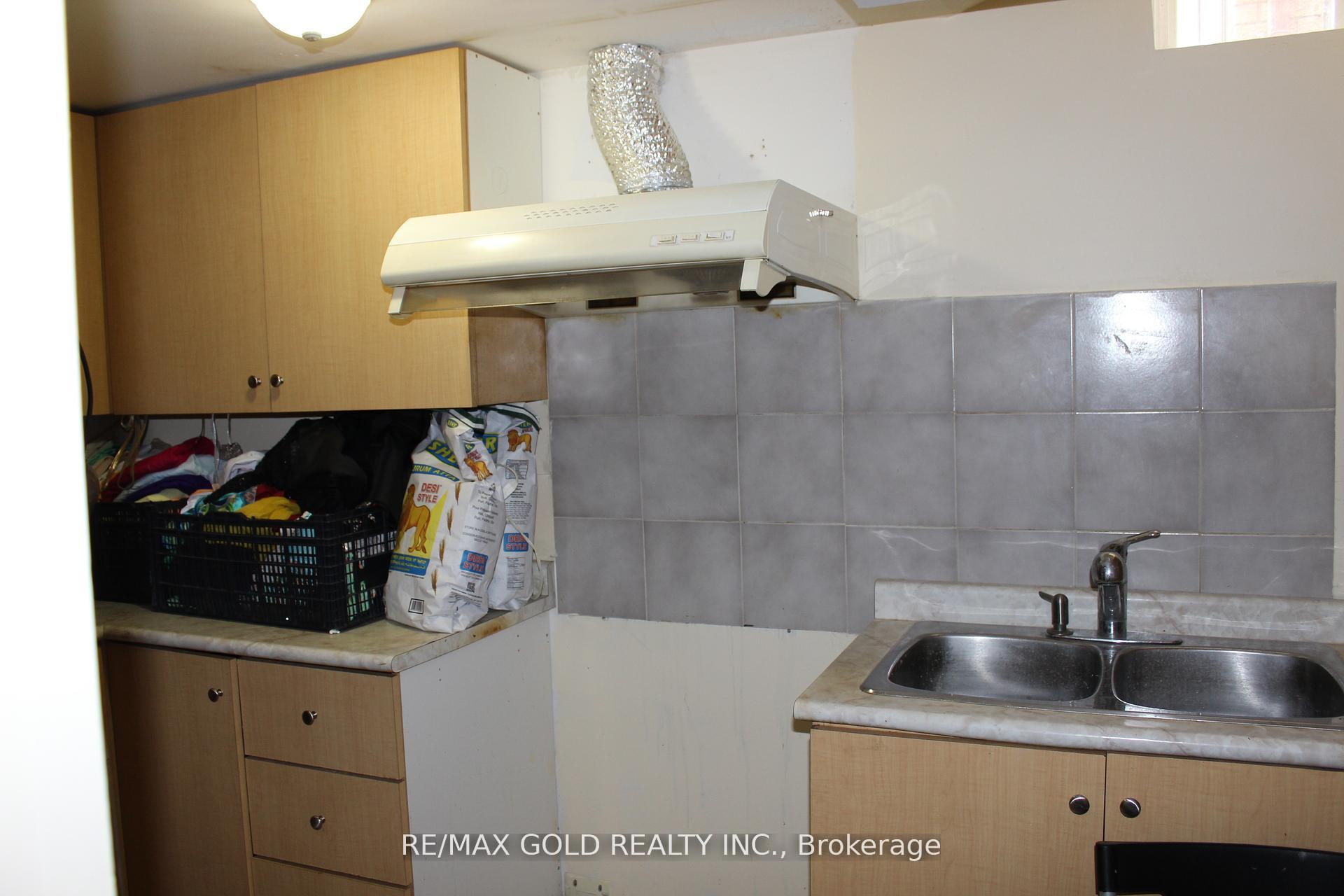 Photo 36 of 14 Kentucky Drive, Brampton, Fletcher's Creek South — HOMEH