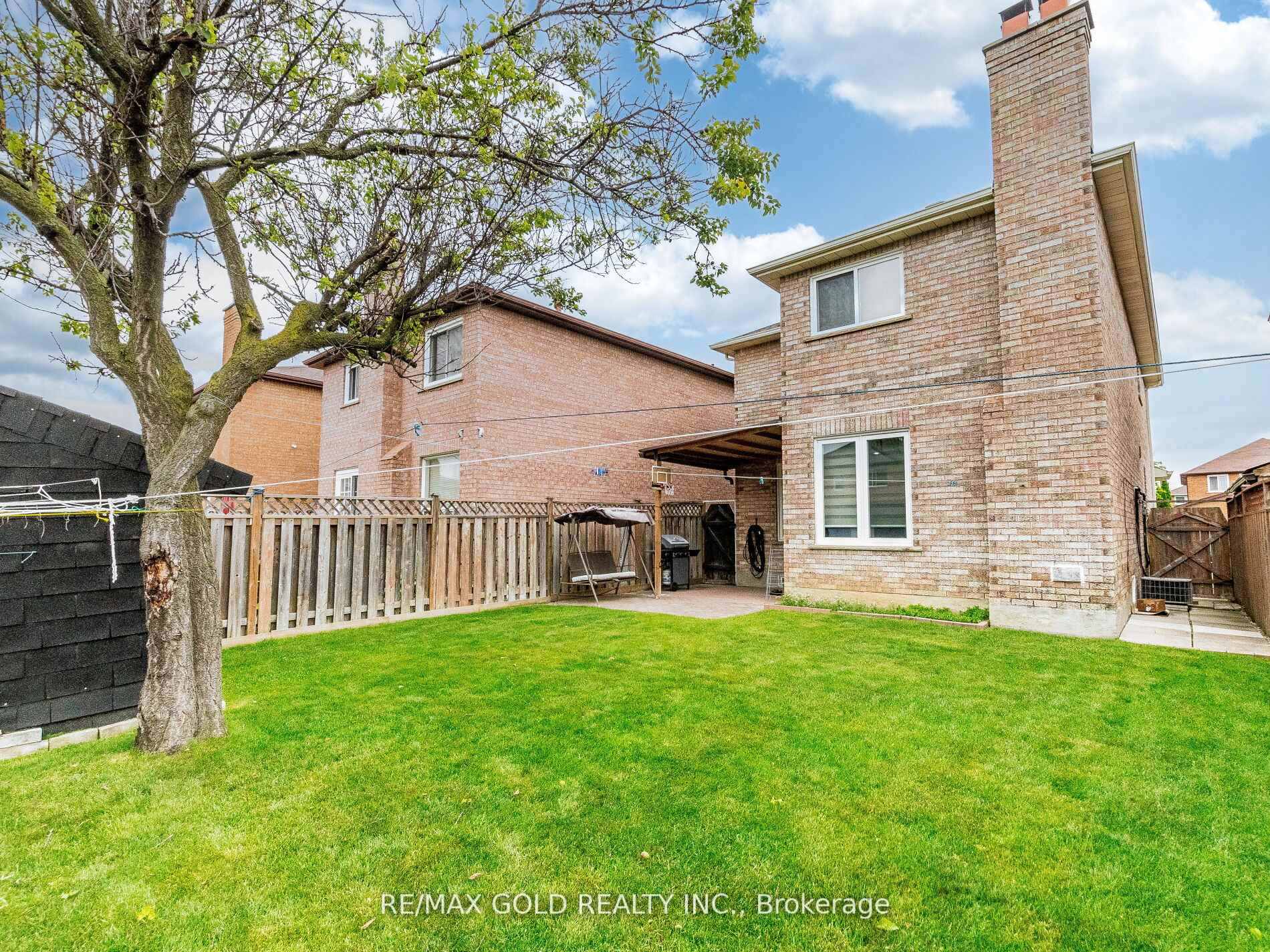 Photo 24 of 14 Kentucky Drive, Brampton, Fletcher's Creek South — HOMEH