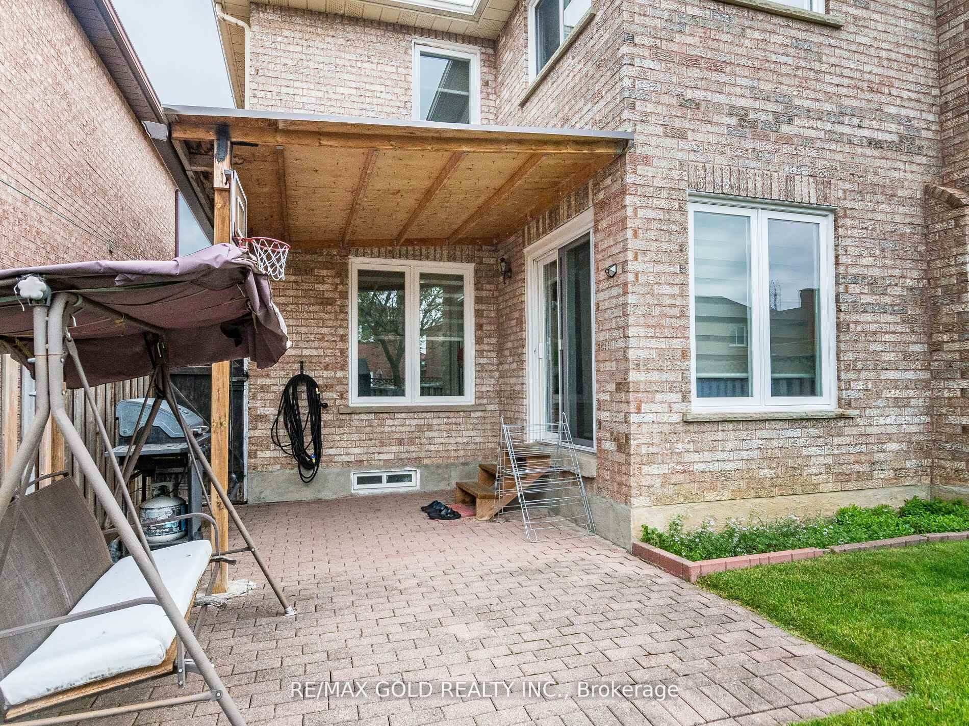 Photo 32 of 14 Kentucky Drive, Brampton, Fletcher's Creek South — HOMEH
