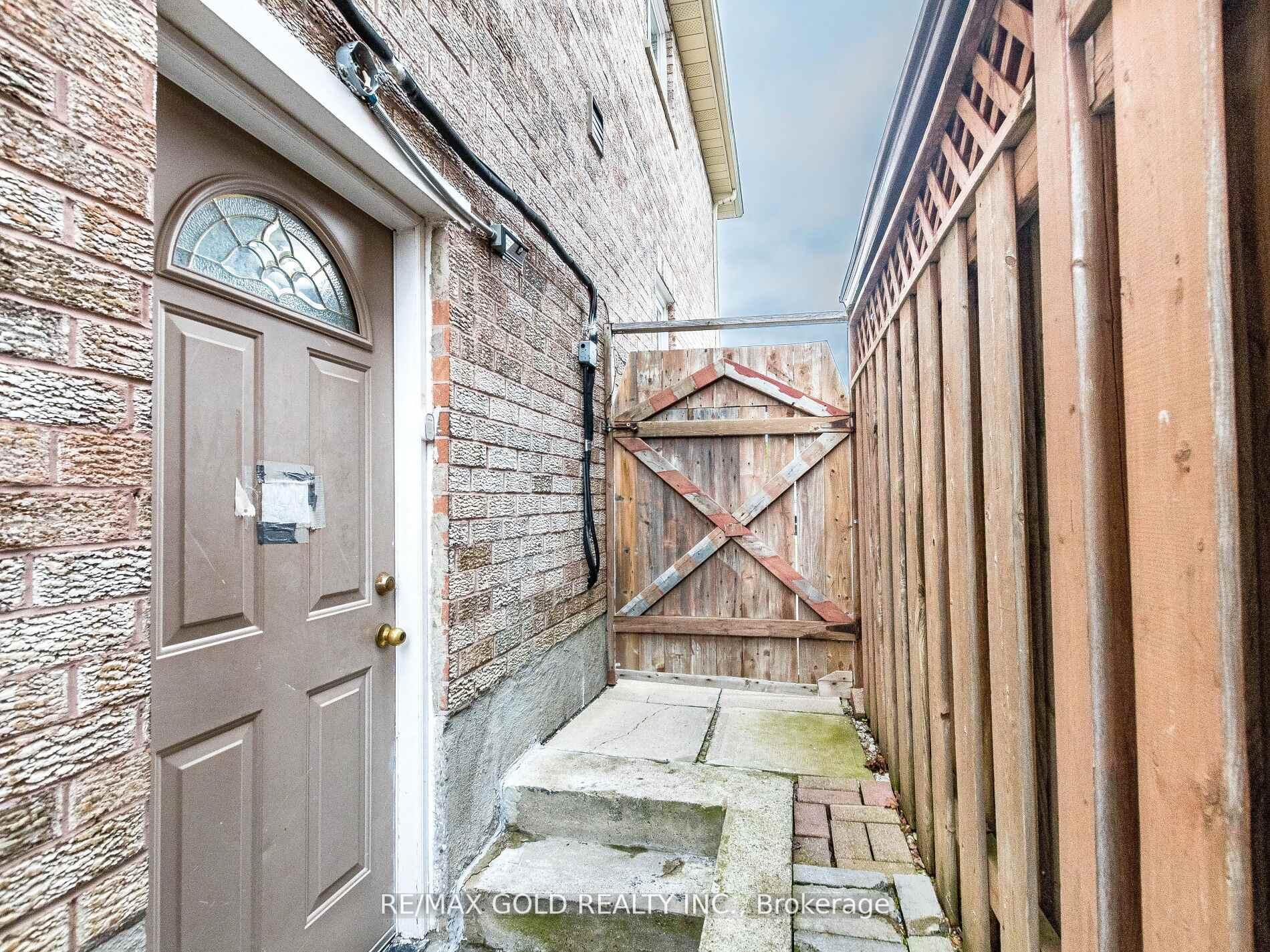 Photo 39 of 14 Kentucky Drive, Brampton, Fletcher's Creek South — HOMEH