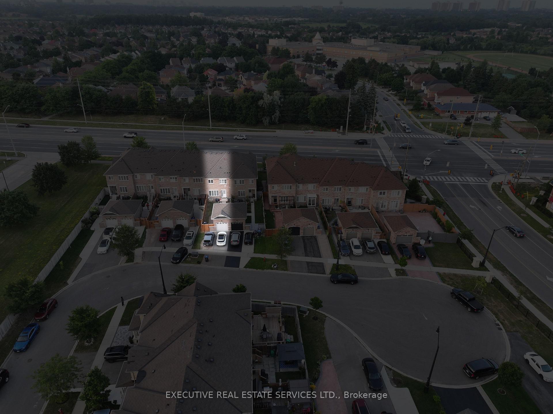 Photo 2 of 64 Hatton Court, Brampton, Credit Valley — HOMEH
