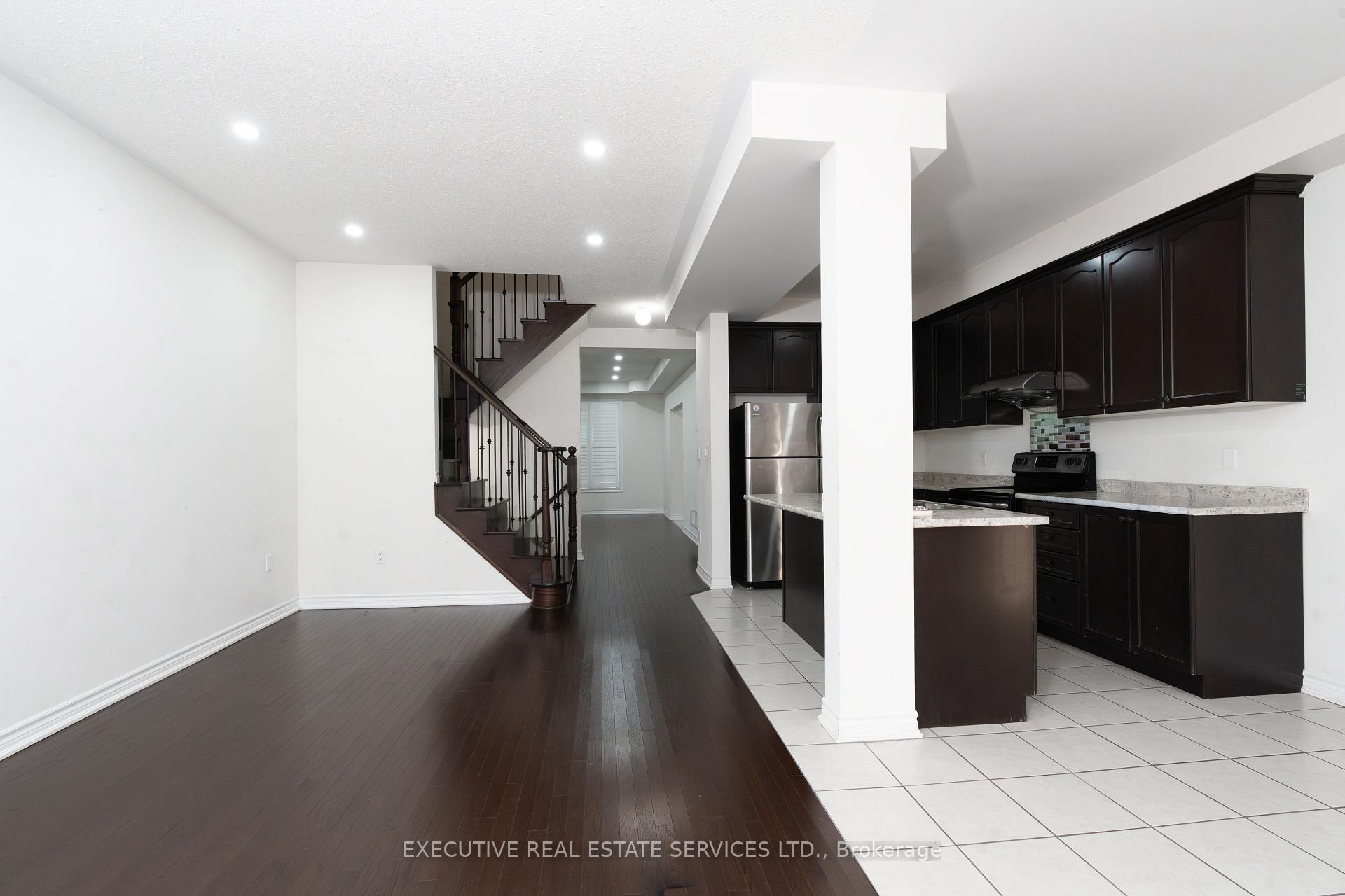 Photo 7 of 64 Hatton Court, Brampton, Credit Valley — HOMEH