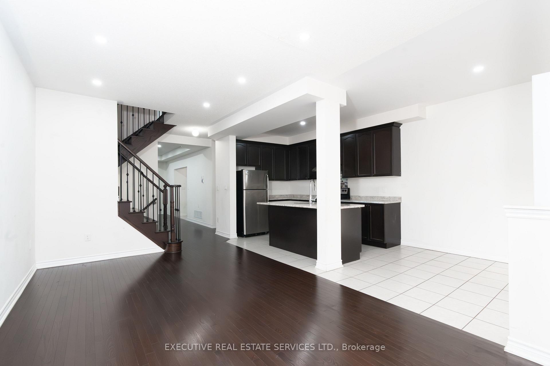 Photo 8 of 64 Hatton Court, Brampton, Credit Valley — HOMEH