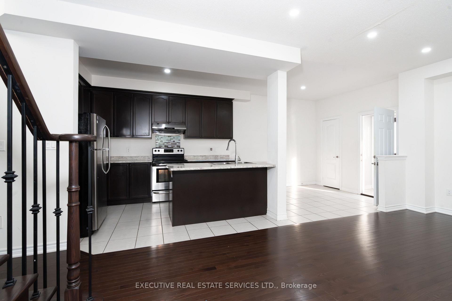 Photo 9 of 64 Hatton Court, Brampton, Credit Valley — HOMEH