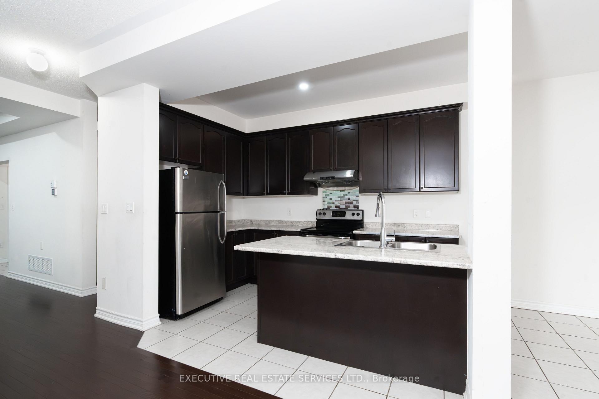 Photo 10 of 64 Hatton Court, Brampton, Credit Valley — HOMEH