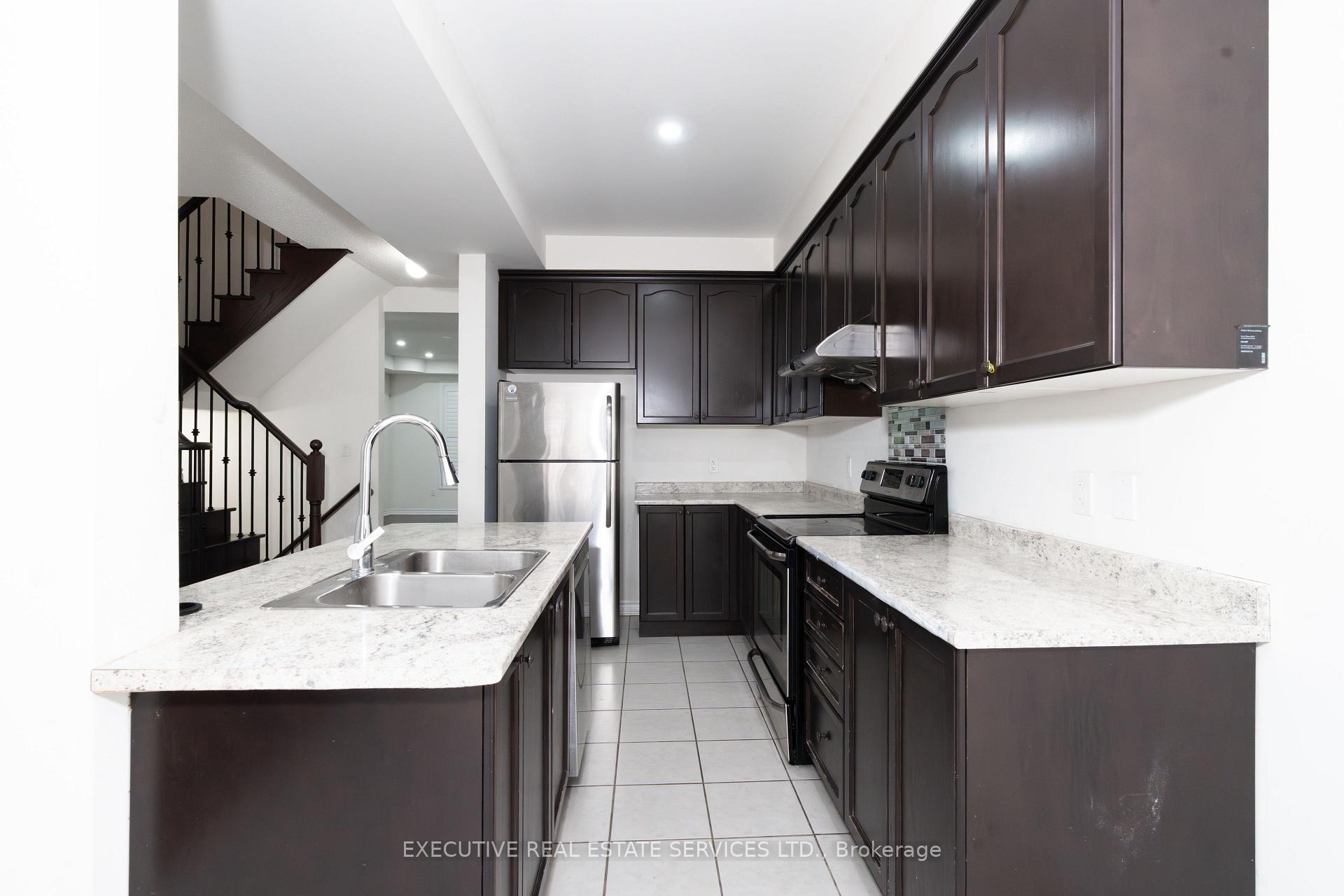 Photo 11 of 64 Hatton Court, Brampton, Credit Valley — HOMEH