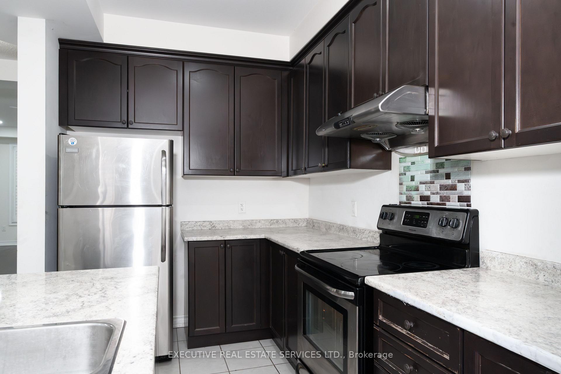 Photo 12 of 64 Hatton Court, Brampton, Credit Valley — HOMEH