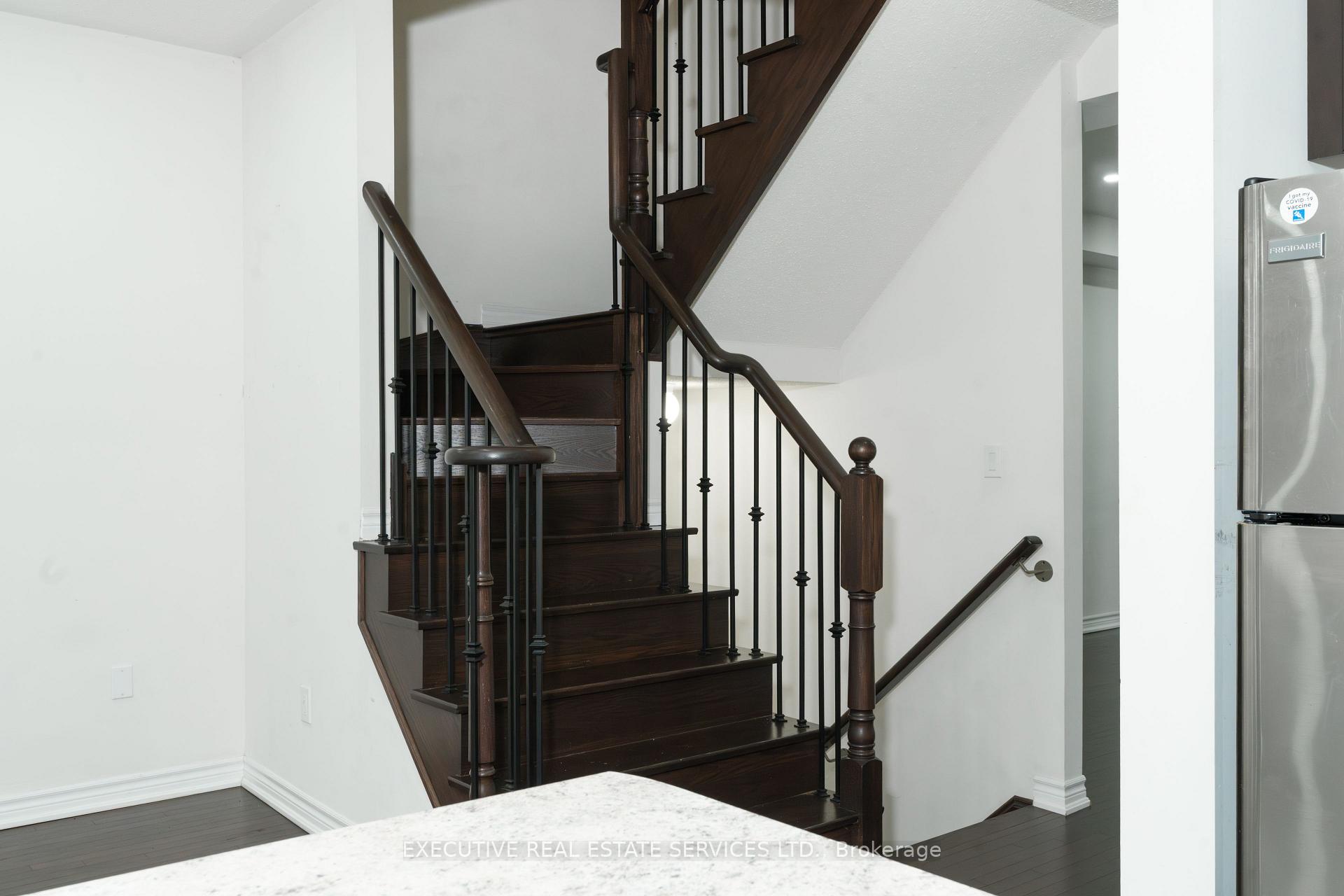 Photo 17 of 64 Hatton Court, Brampton, Credit Valley — HOMEH