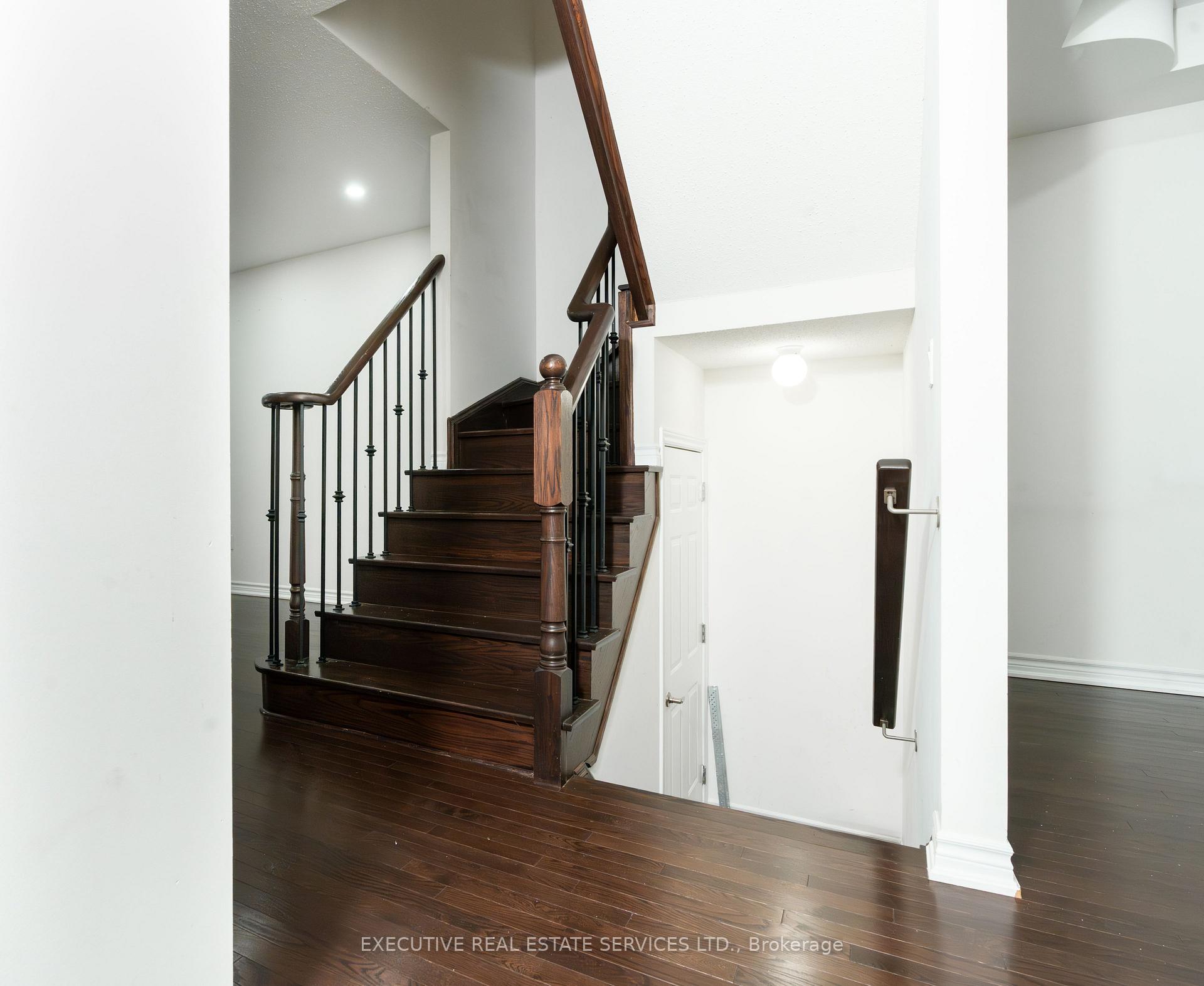 Photo 18 of 64 Hatton Court, Brampton, Credit Valley — HOMEH