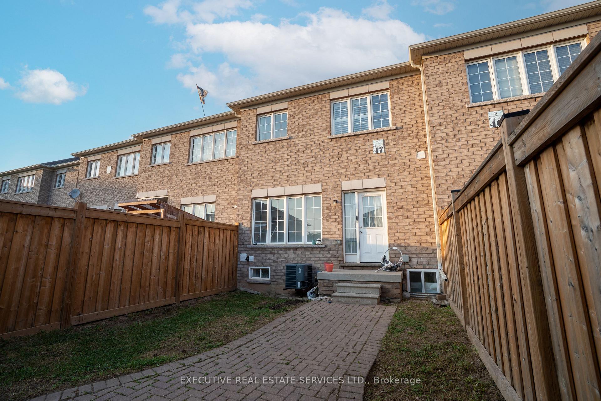 Photo 27 of 64 Hatton Court, Brampton, Credit Valley — HOMEH