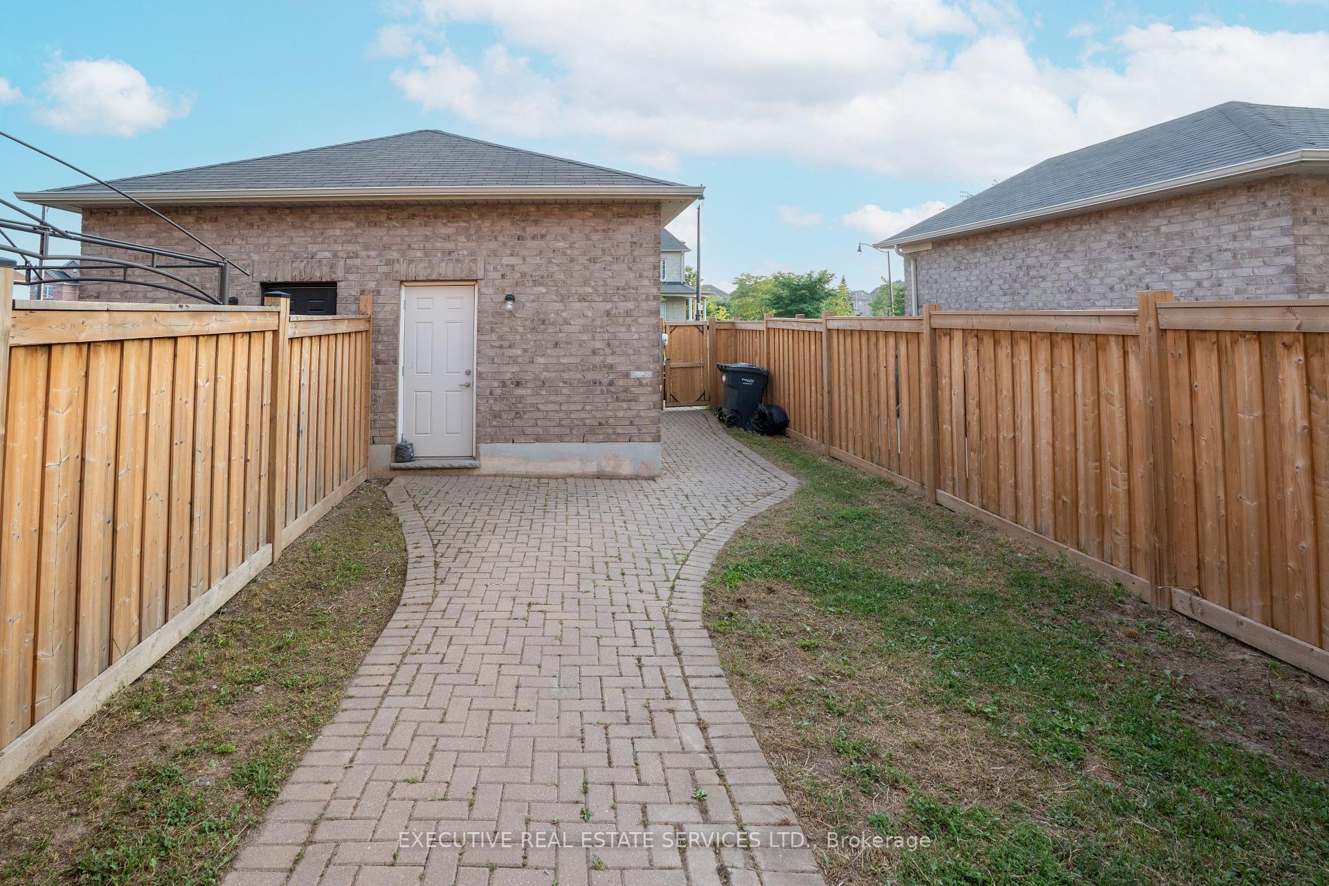 Photo 28 of 64 Hatton Court, Brampton, Credit Valley — HOMEH