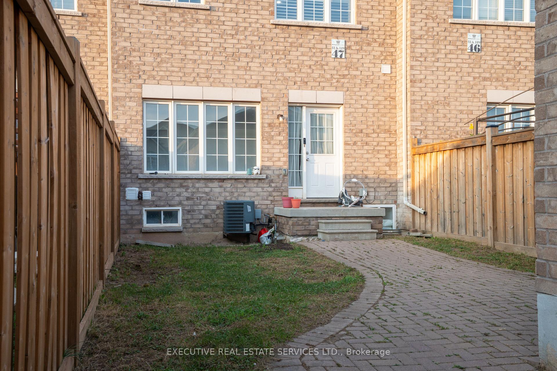 Photo 30 of 64 Hatton Court, Brampton, Credit Valley — HOMEH