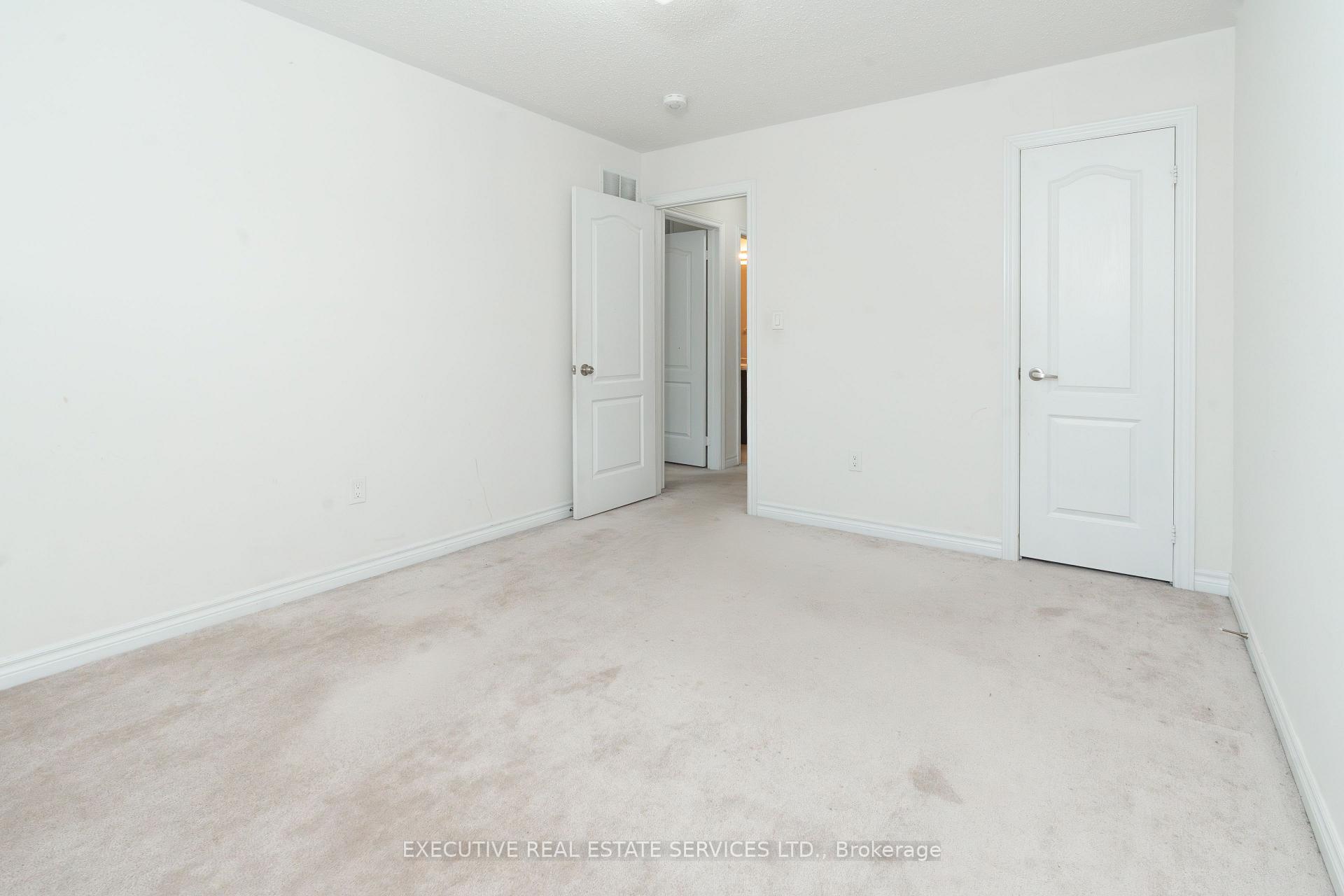 Photo 35 of 64 Hatton Court, Brampton, Credit Valley — HOMEH