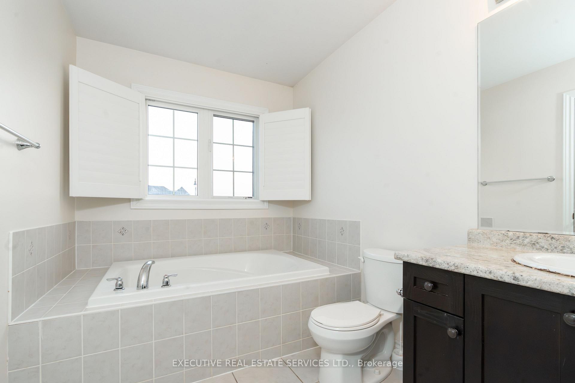 Photo 49 of 64 Hatton Court, Brampton, Credit Valley — HOMEH