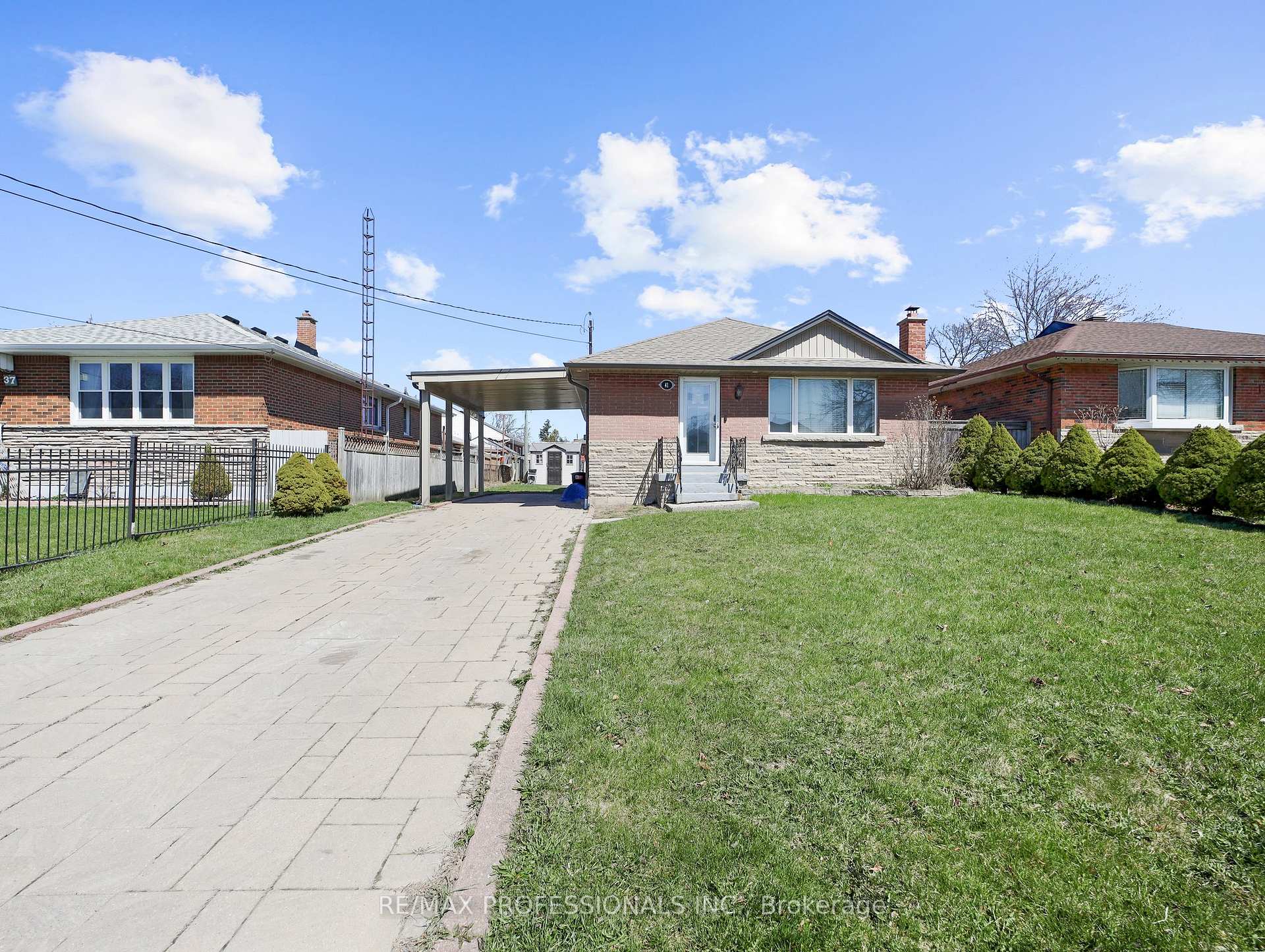 Photo 2 of 41 Elliott Avenue, Hamilton, Huntington — HOMEH
