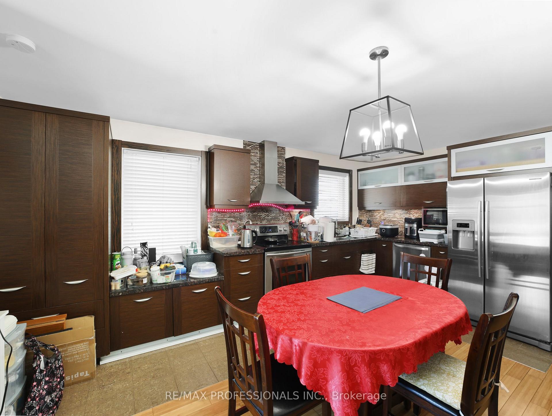 Photo 3 of 41 Elliott Avenue, Hamilton, Huntington — HOMEH