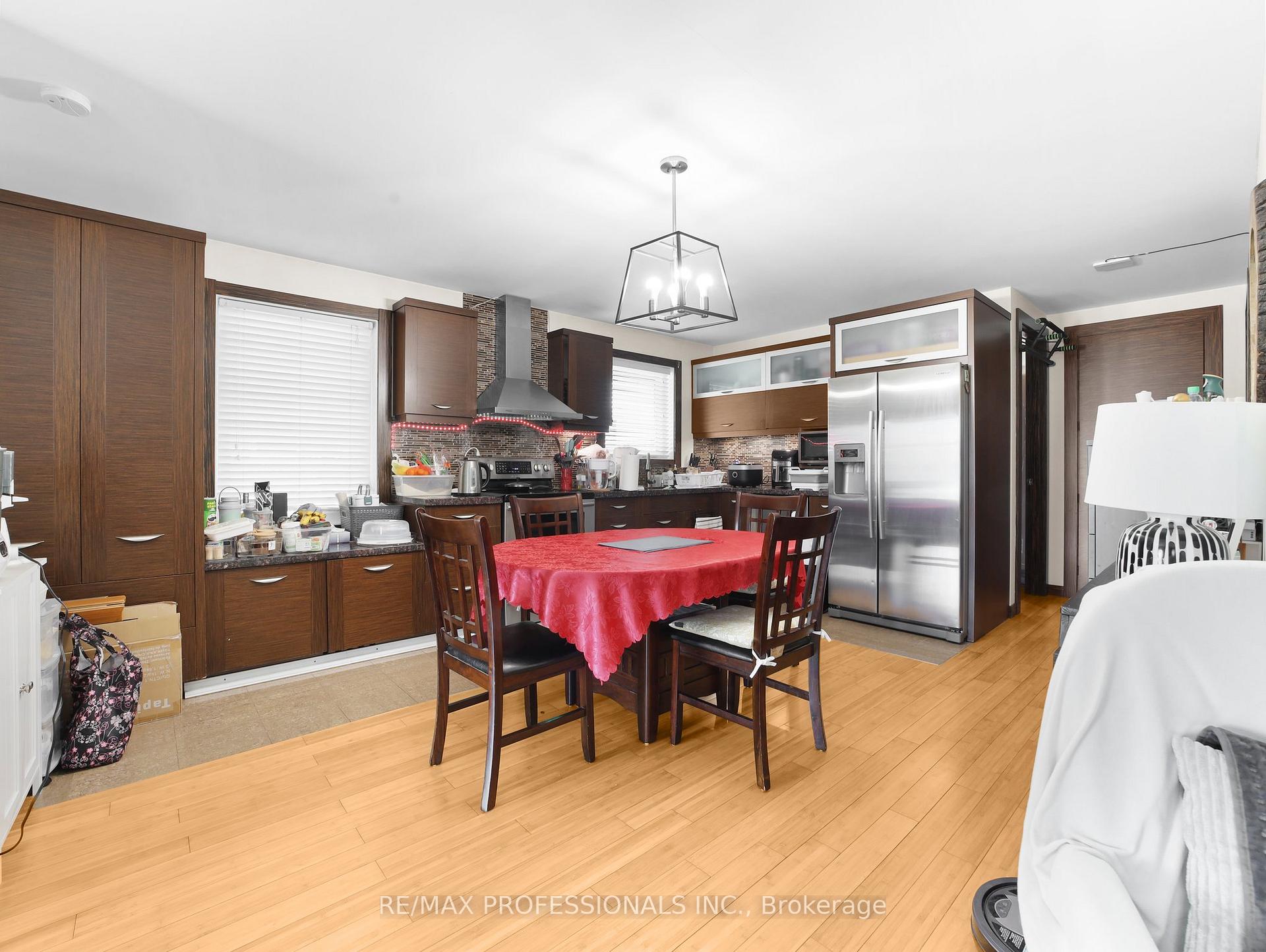 Photo 4 of 41 Elliott Avenue, Hamilton, Huntington — HOMEH