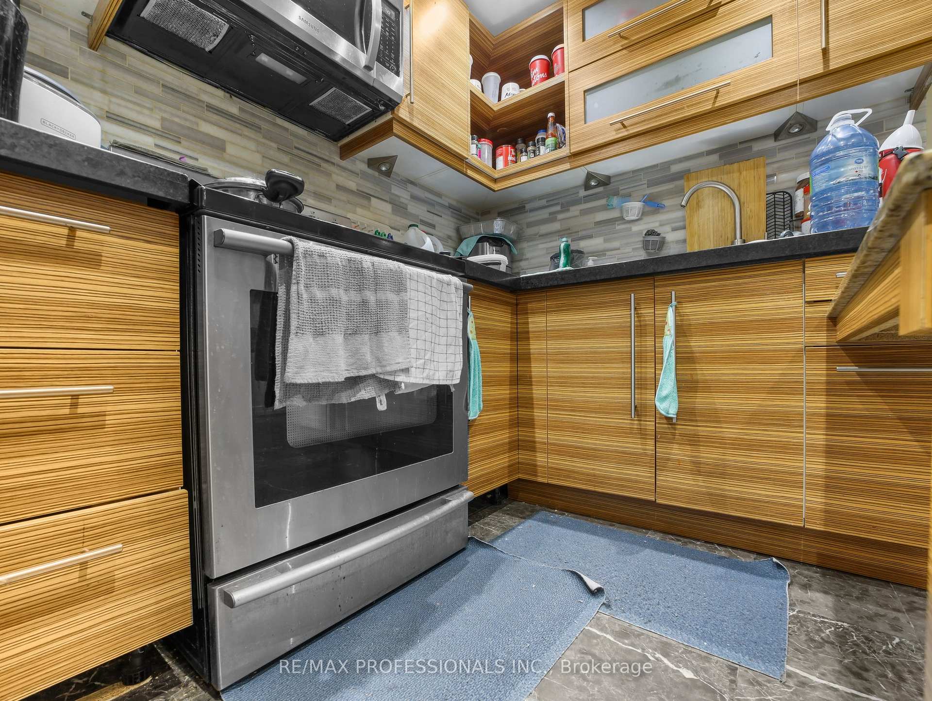Photo 6 of 41 Elliott Avenue, Hamilton, Huntington — HOMEH