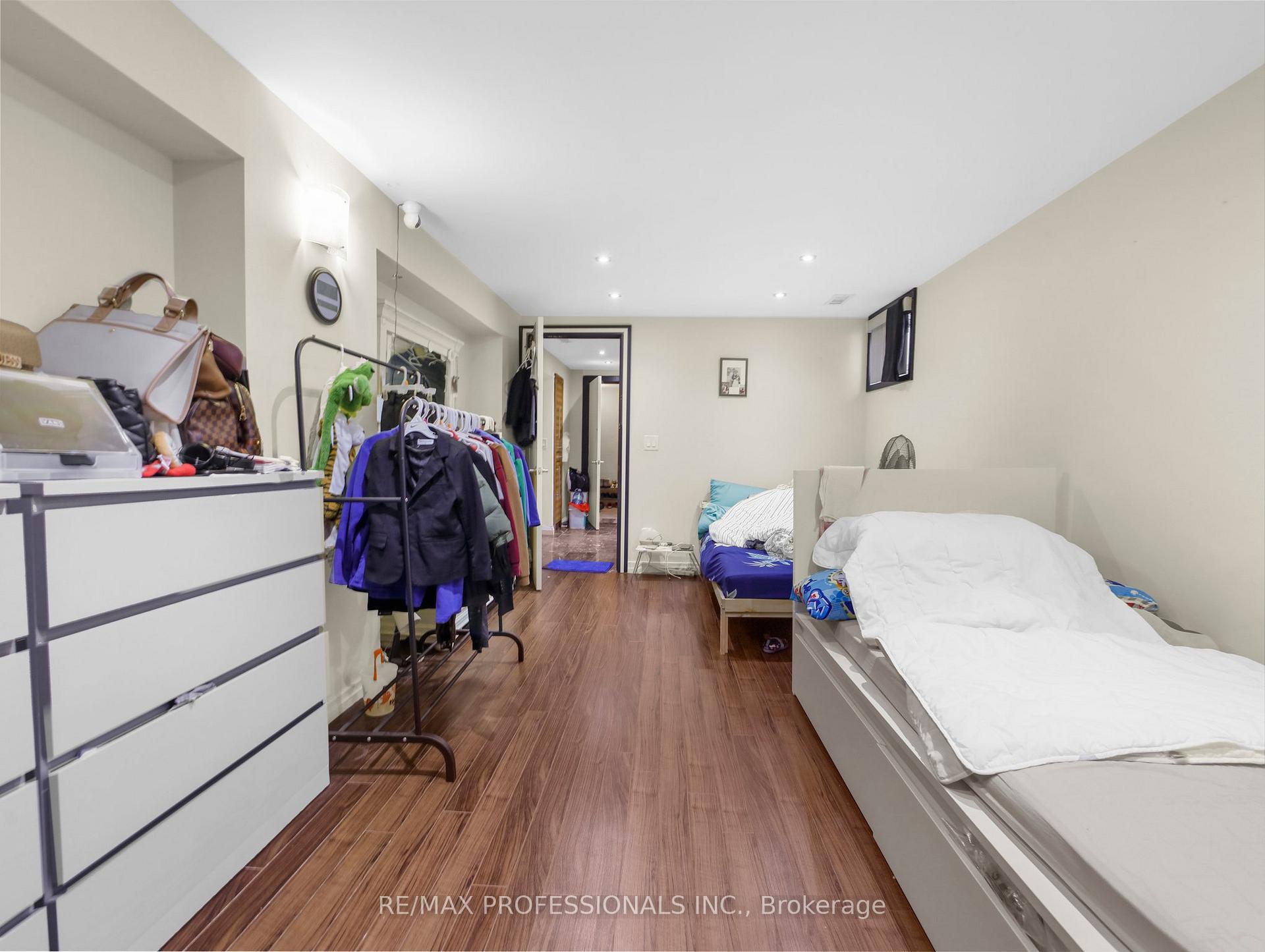 Photo 9 of 41 Elliott Avenue, Hamilton, Huntington — HOMEH