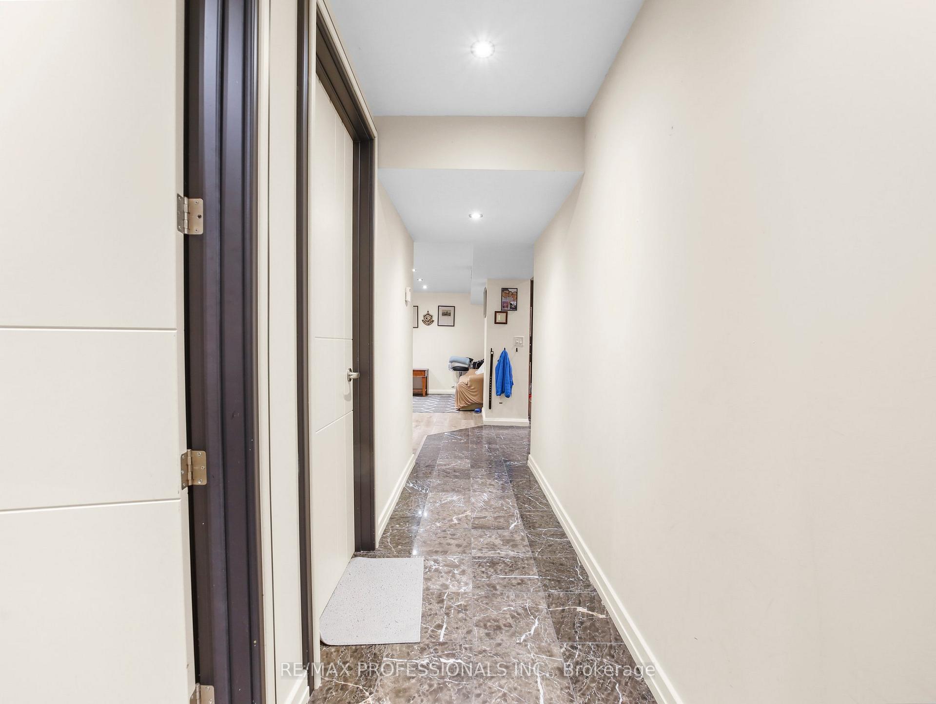 Photo 11 of 41 Elliott Avenue, Hamilton, Huntington — HOMEH