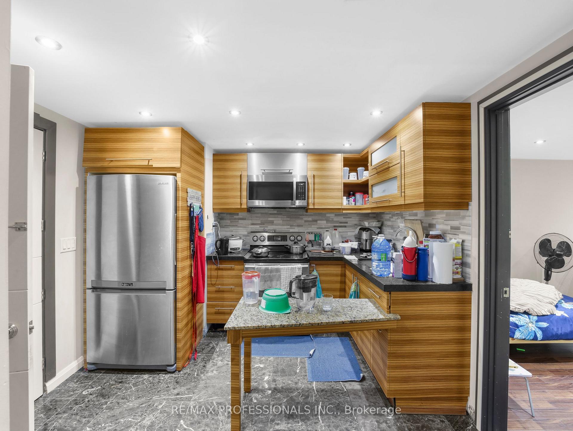 Photo 12 of 41 Elliott Avenue, Hamilton, Huntington — HOMEH