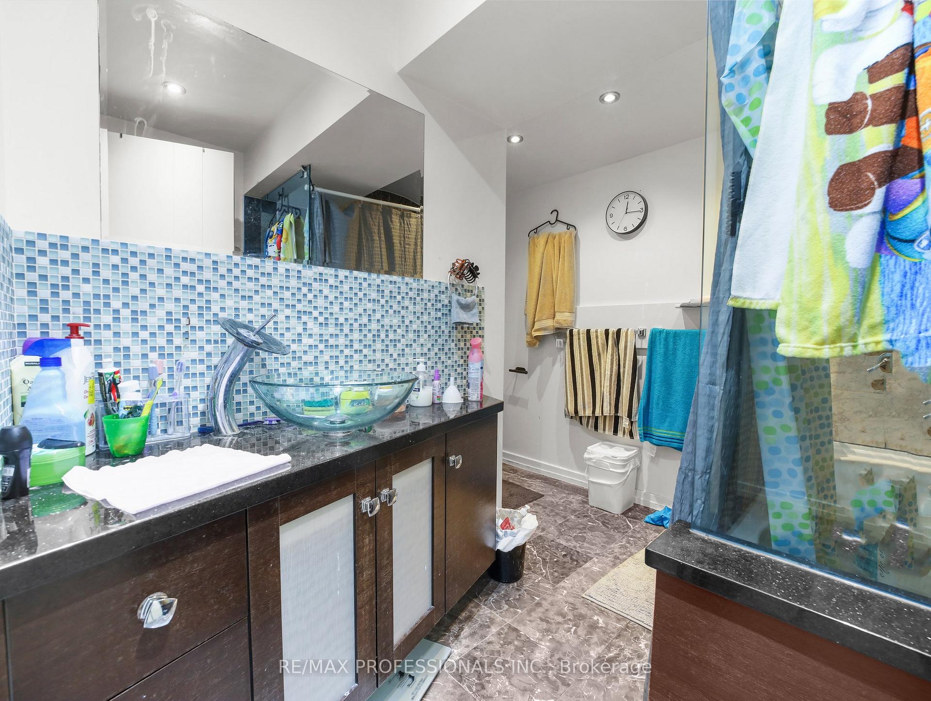 Photo 13 of 41 Elliott Avenue, Hamilton, Huntington — HOMEH