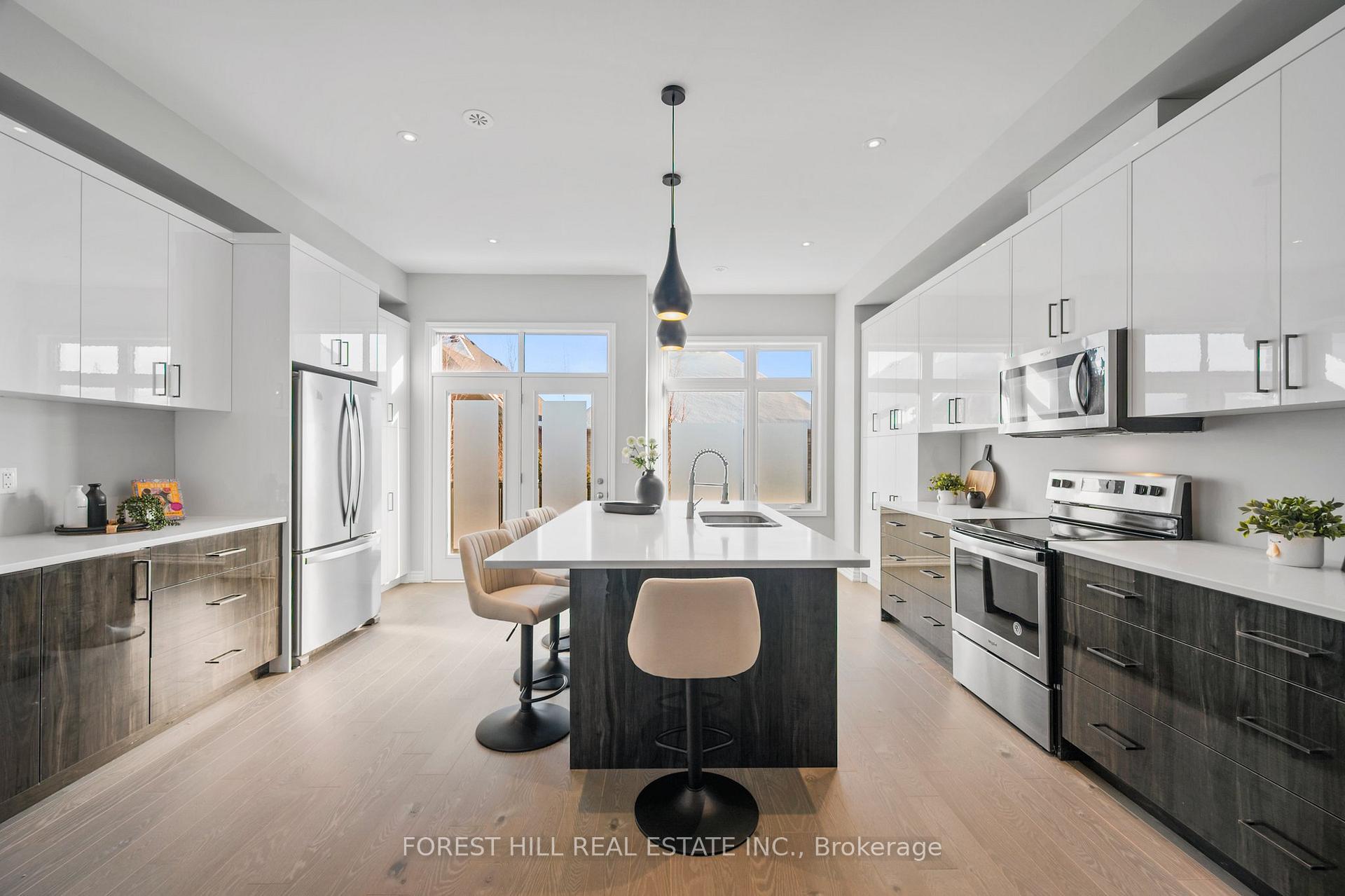 Photo 17 of 222 Golden Trail, Vaughan, Patterson — HOMEH