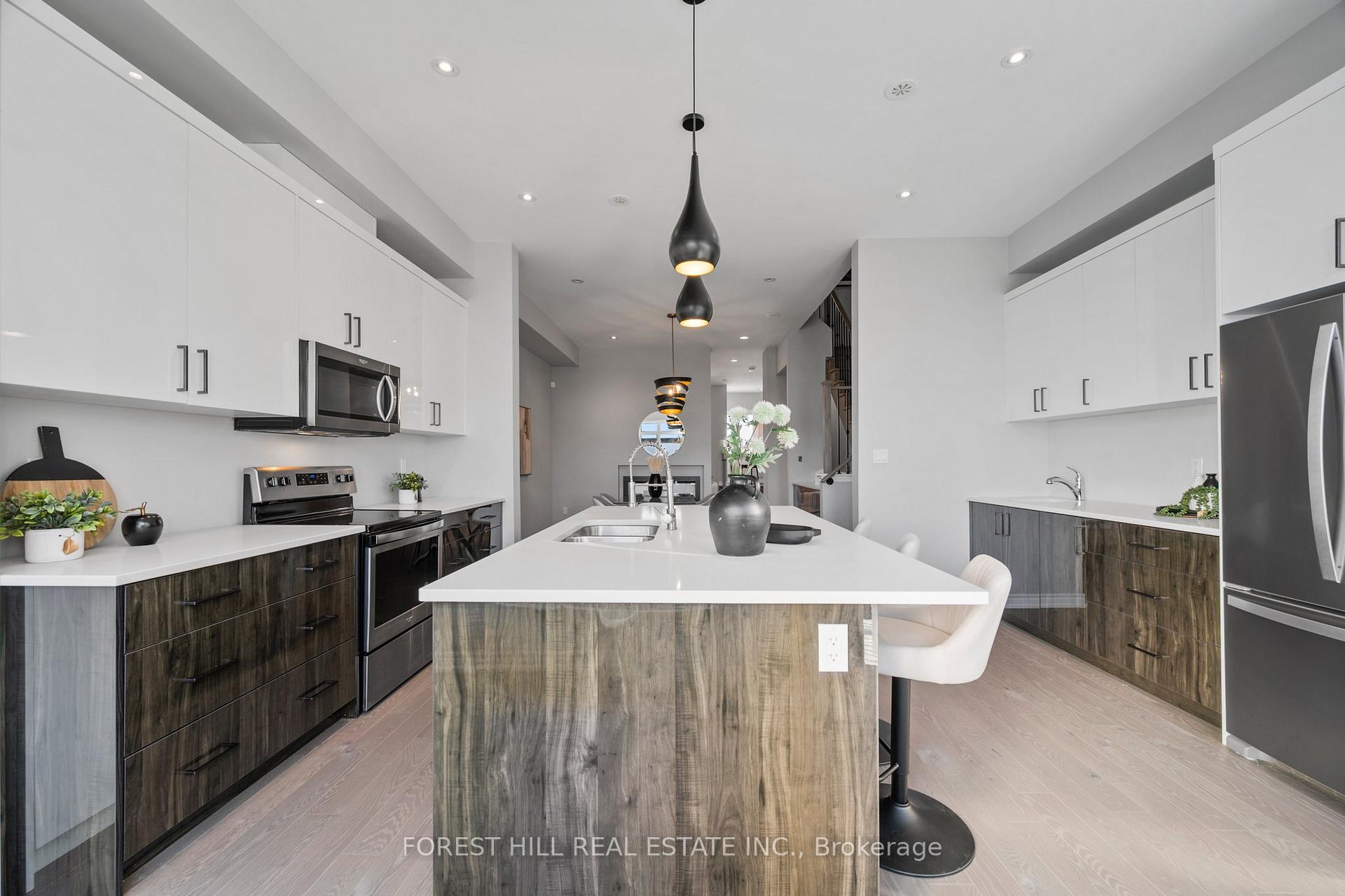 Photo 20 of 222 Golden Trail, Vaughan, Patterson — HOMEH