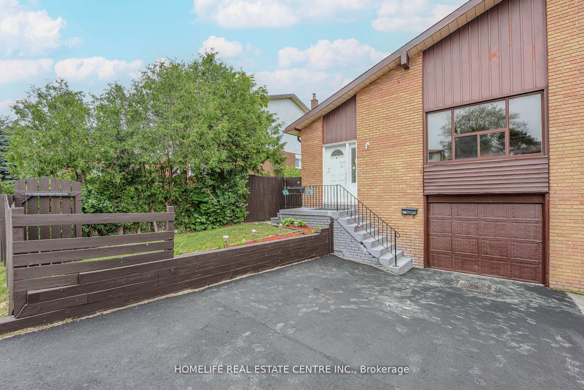 Photo 9 of 37 Newlyn Crescent, Brampton, Brampton North — HOMEH