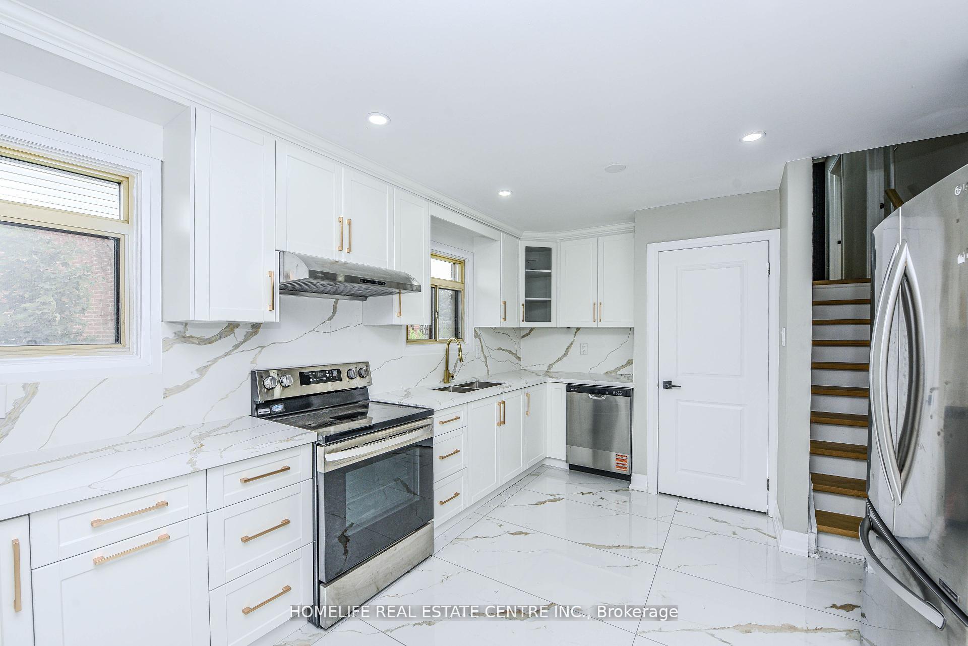 Photo 2 of 37 Newlyn Crescent, Brampton, Brampton North — HOMEH
