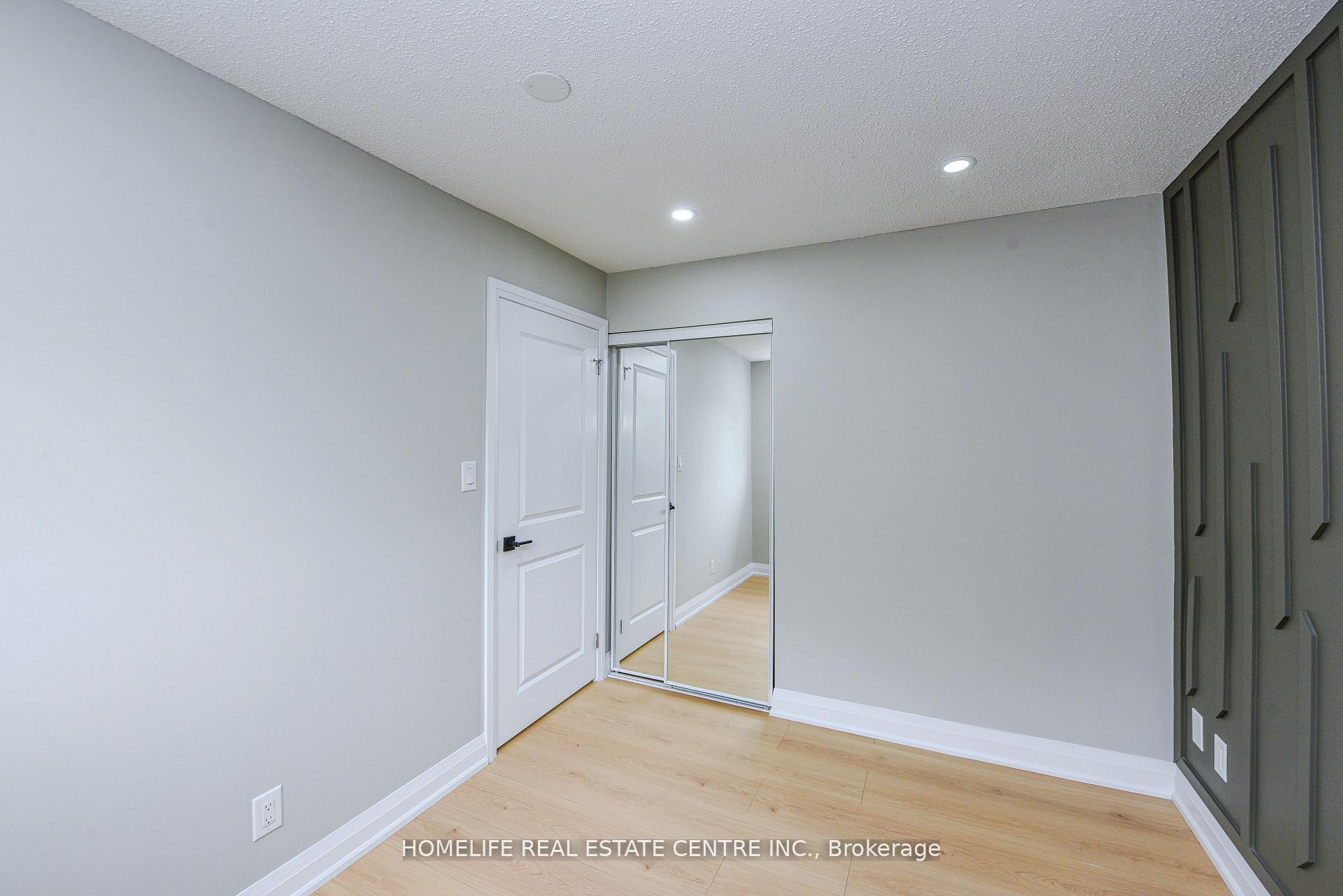 Photo 3 of 37 Newlyn Crescent, Brampton, Brampton North — HOMEH