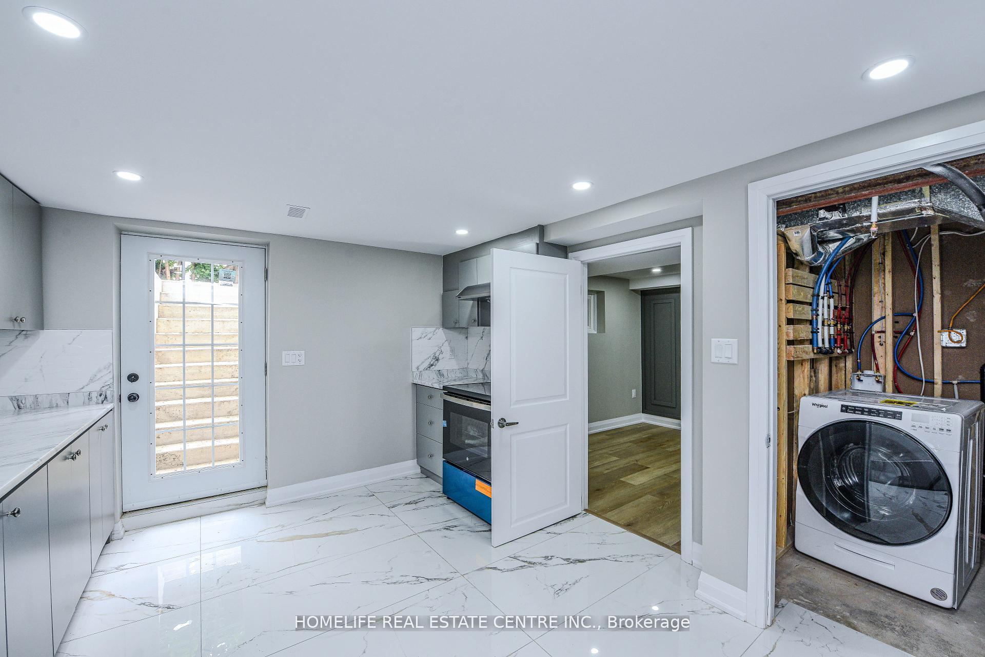 Photo 10 of 37 Newlyn Crescent, Brampton, Brampton North — HOMEH