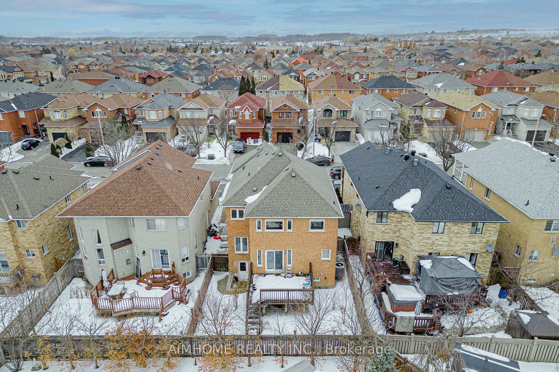 Photo 3 of 80 Purcell Crescent, Vaughan, Maple — HOMEH