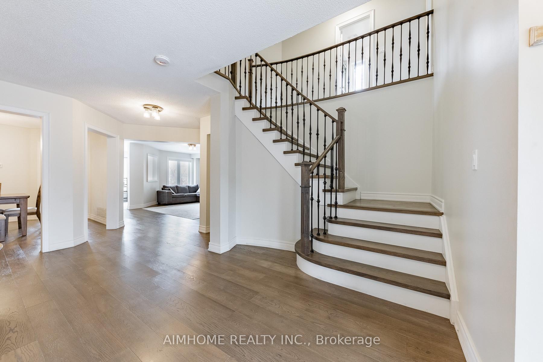 Photo 6 of 80 Purcell Crescent, Vaughan, Maple — HOMEH