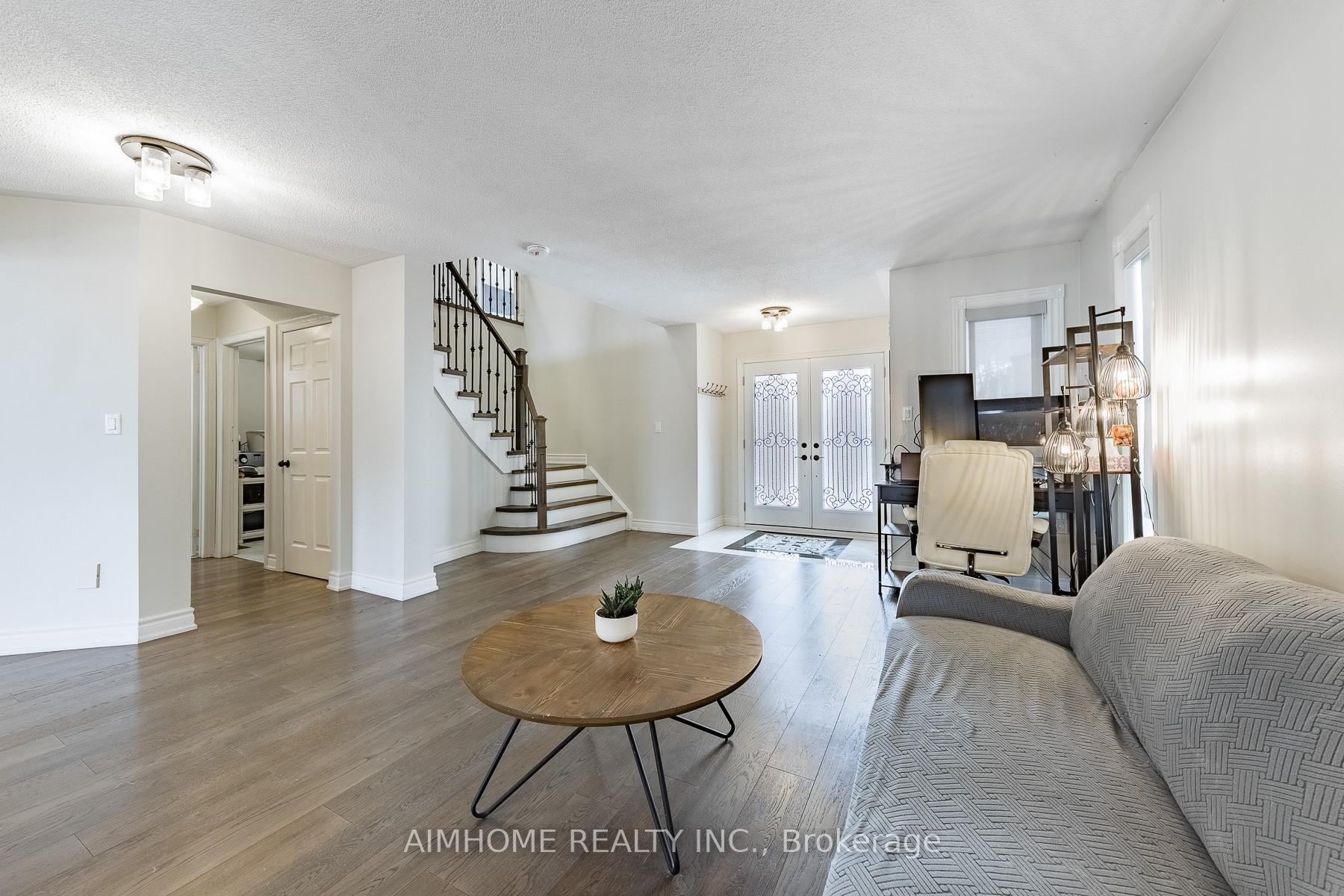 Photo 7 of 80 Purcell Crescent, Vaughan, Maple — HOMEH