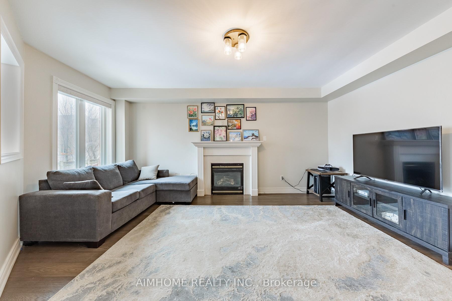 Photo 9 of 80 Purcell Crescent, Vaughan, Maple — HOMEH