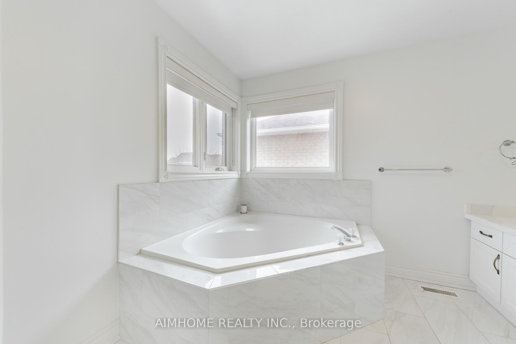 Photo 16 of 80 Purcell Crescent, Vaughan, Maple — HOMEH