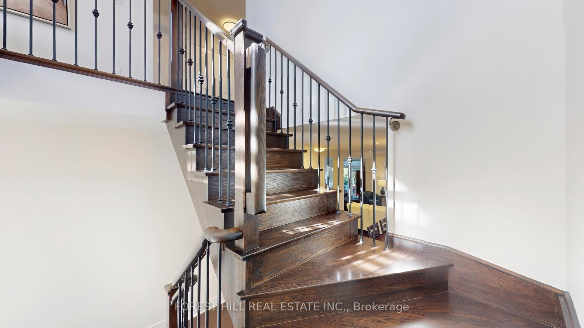 Photo 5 of 167 Rising Hill Ridge, Brampton, Bram West — HOMEH