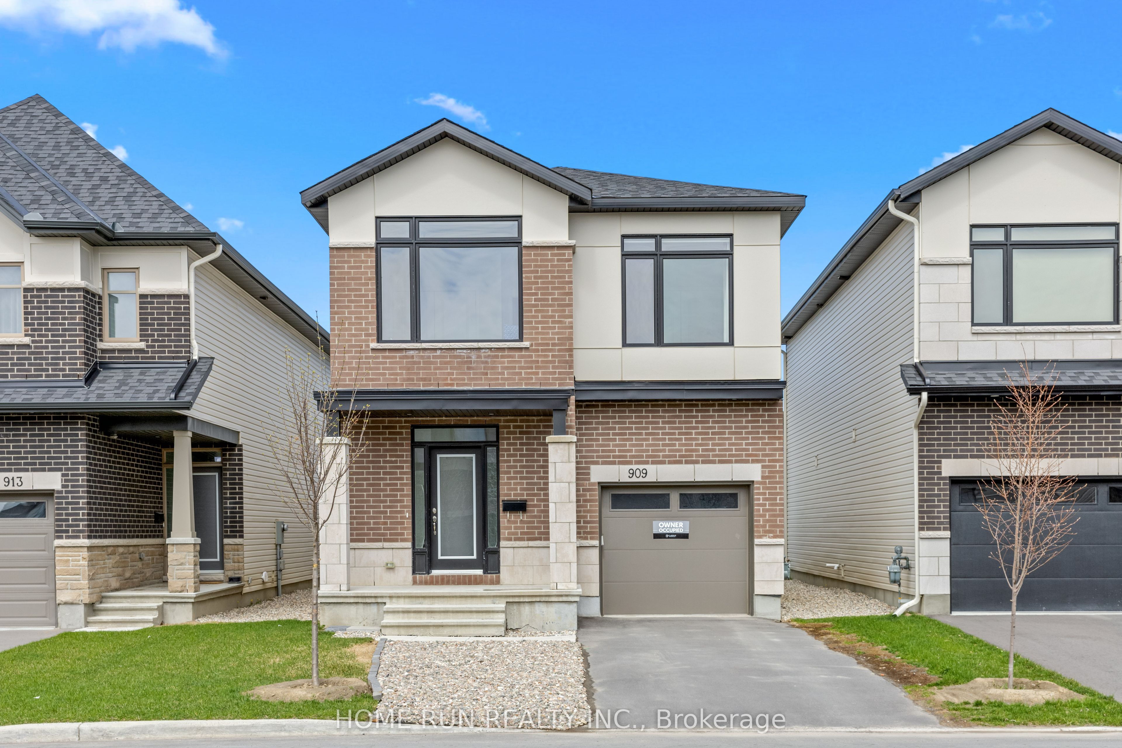 Photo 2 of 909 Beckton Heights, Ottawa, Stittsville (South) — HOMEH