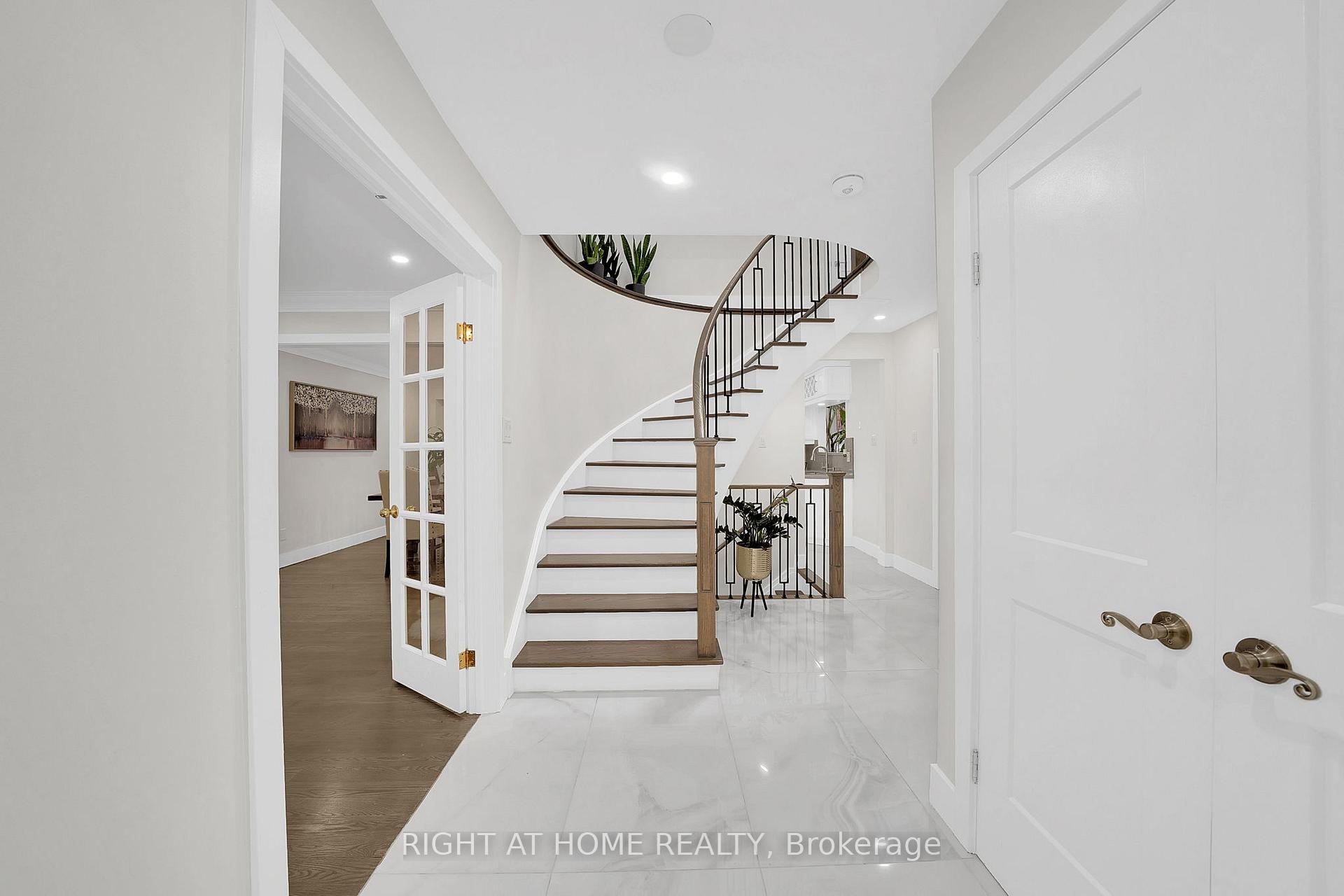 Photo 3 of 57 Wexford Road, Brampton, Heart Lake West — HOMEH